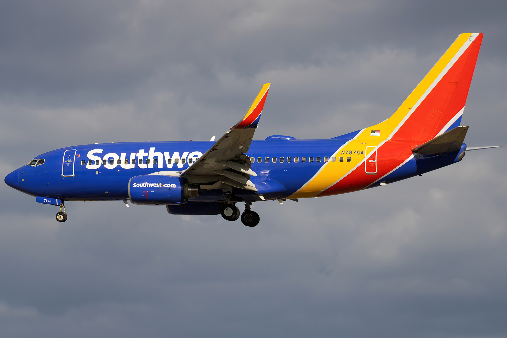 Full size: Southwest Airlines Boeing 737-700 N7876A at Baltimore/Washington International Thurgood Marshall Airport