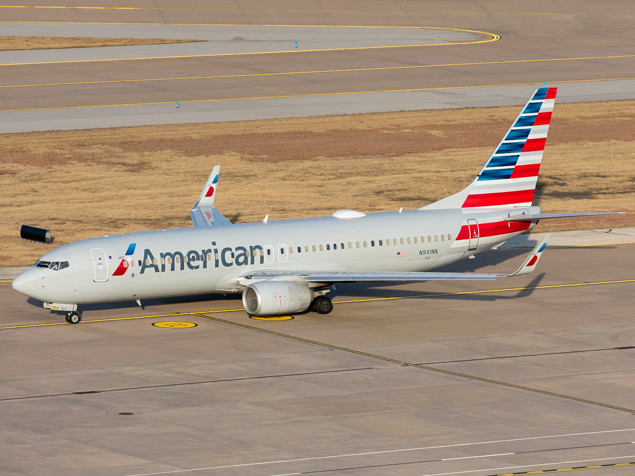 Full size: American Airlines Boeing 737-800 N941NN at Dallas-Fort Worth International Airport