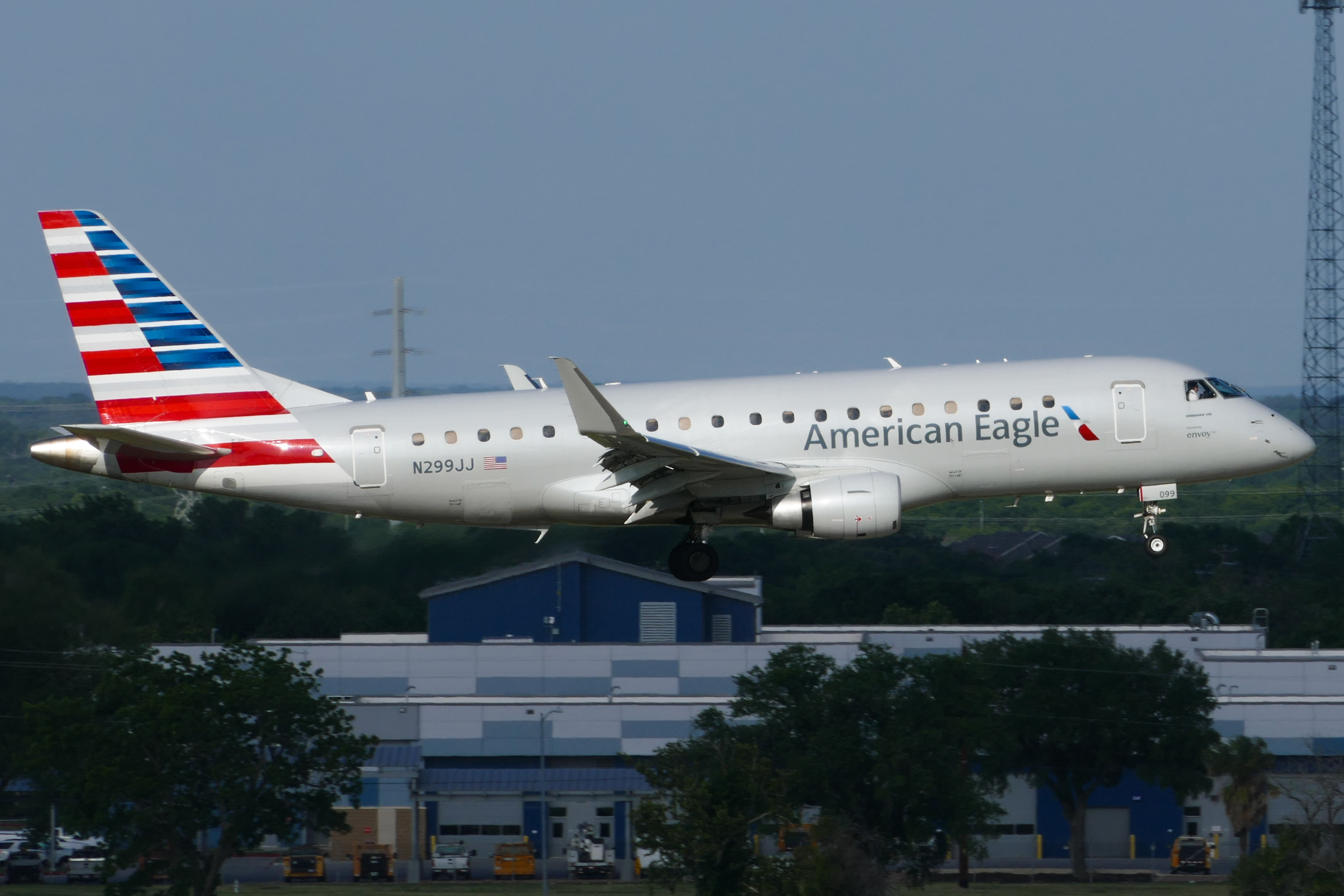 Full size: American Eagle Embraer E175 N299JJ at Austin-Bergstrom International Airport