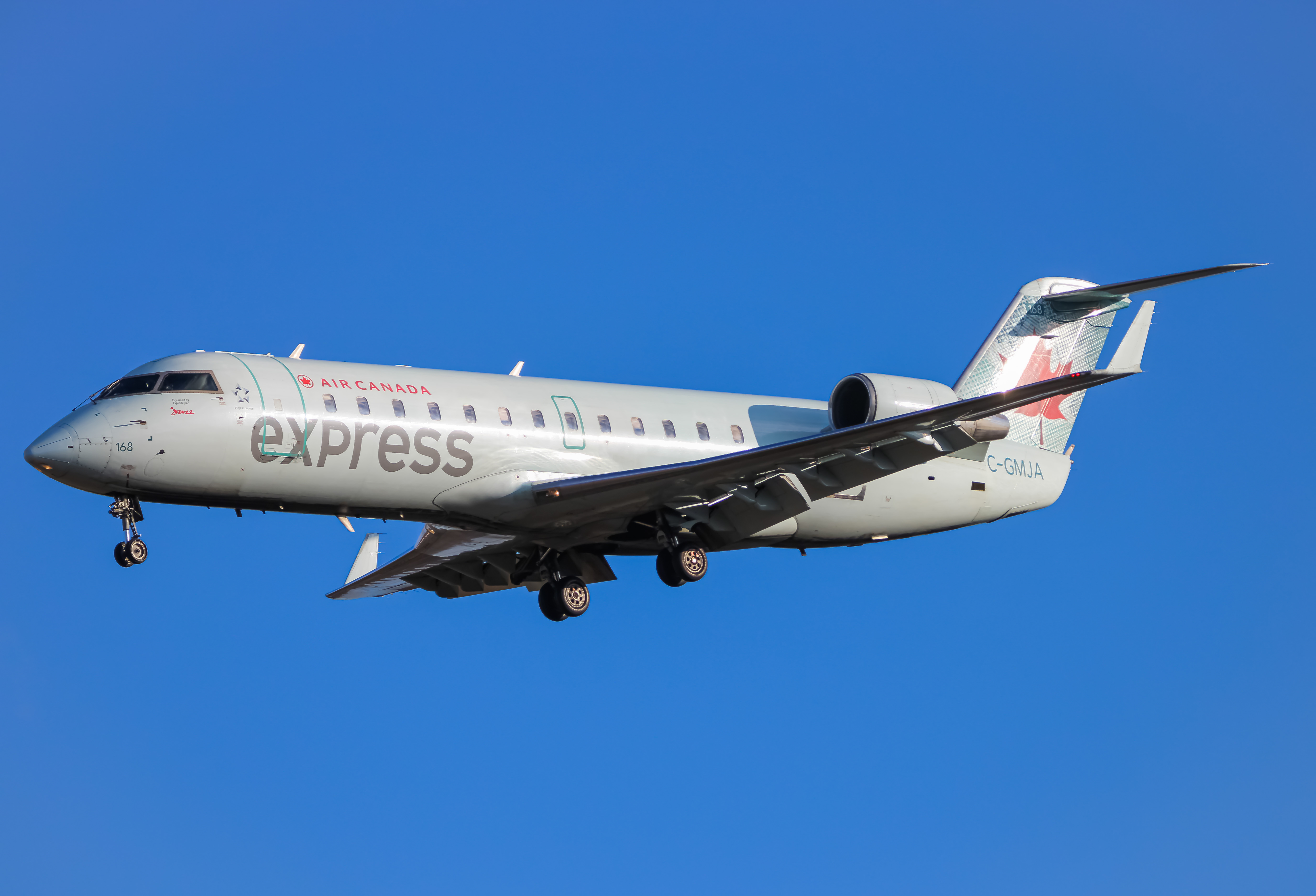 Full size: Air Canada Express Mitsubishi CRJ-200 C-GMJA at Washington Dulles International Airport