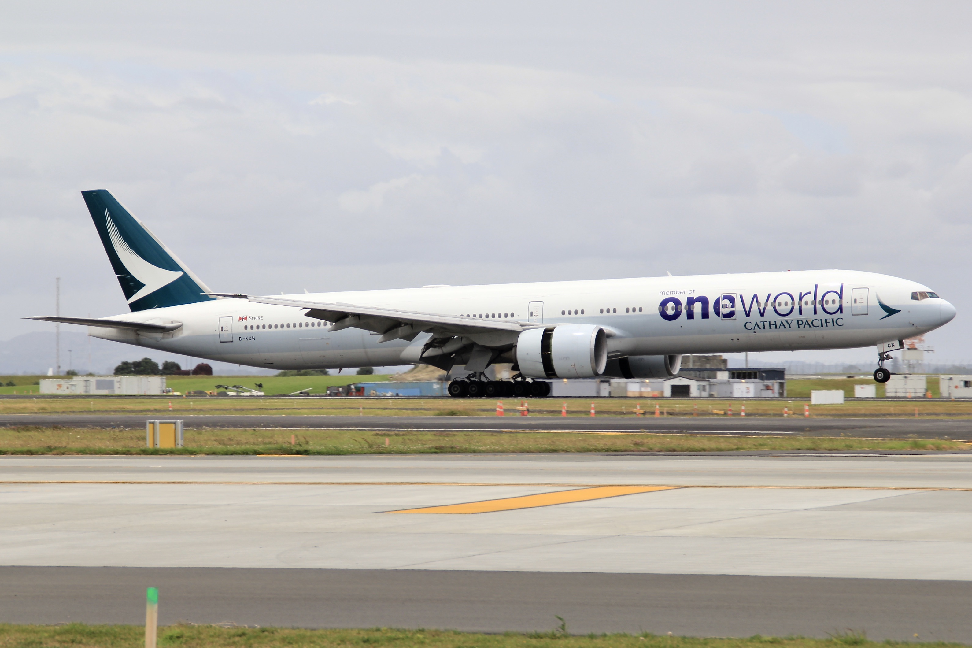 Full size: Cathay Pacific Boeing 777-300ER B-KQN at Auckland International Airport
