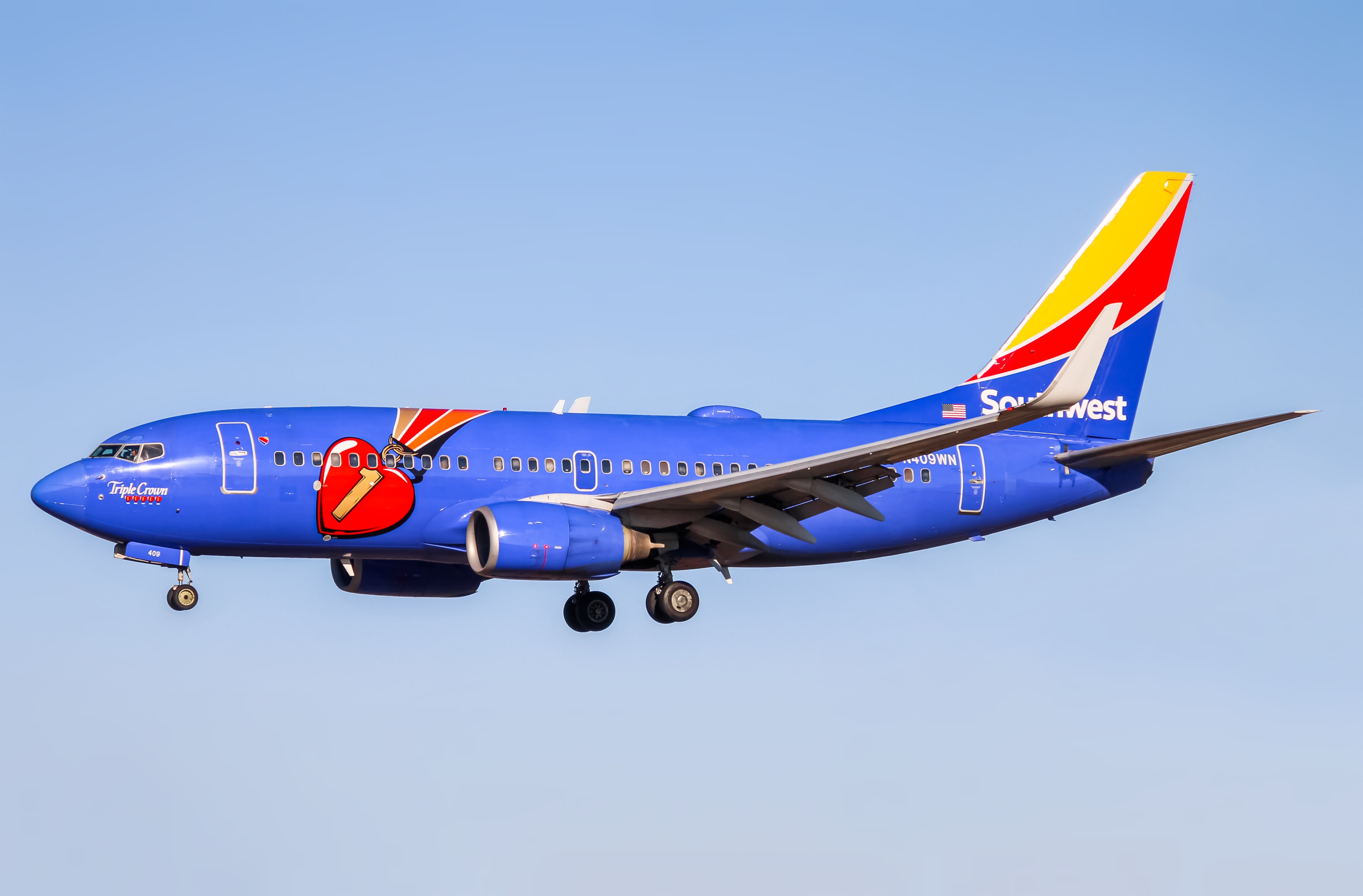 Full size: Southwest Airlines Boeing 737-700 N409WN at Baltimore/Washington International Thurgood Marshall Airport