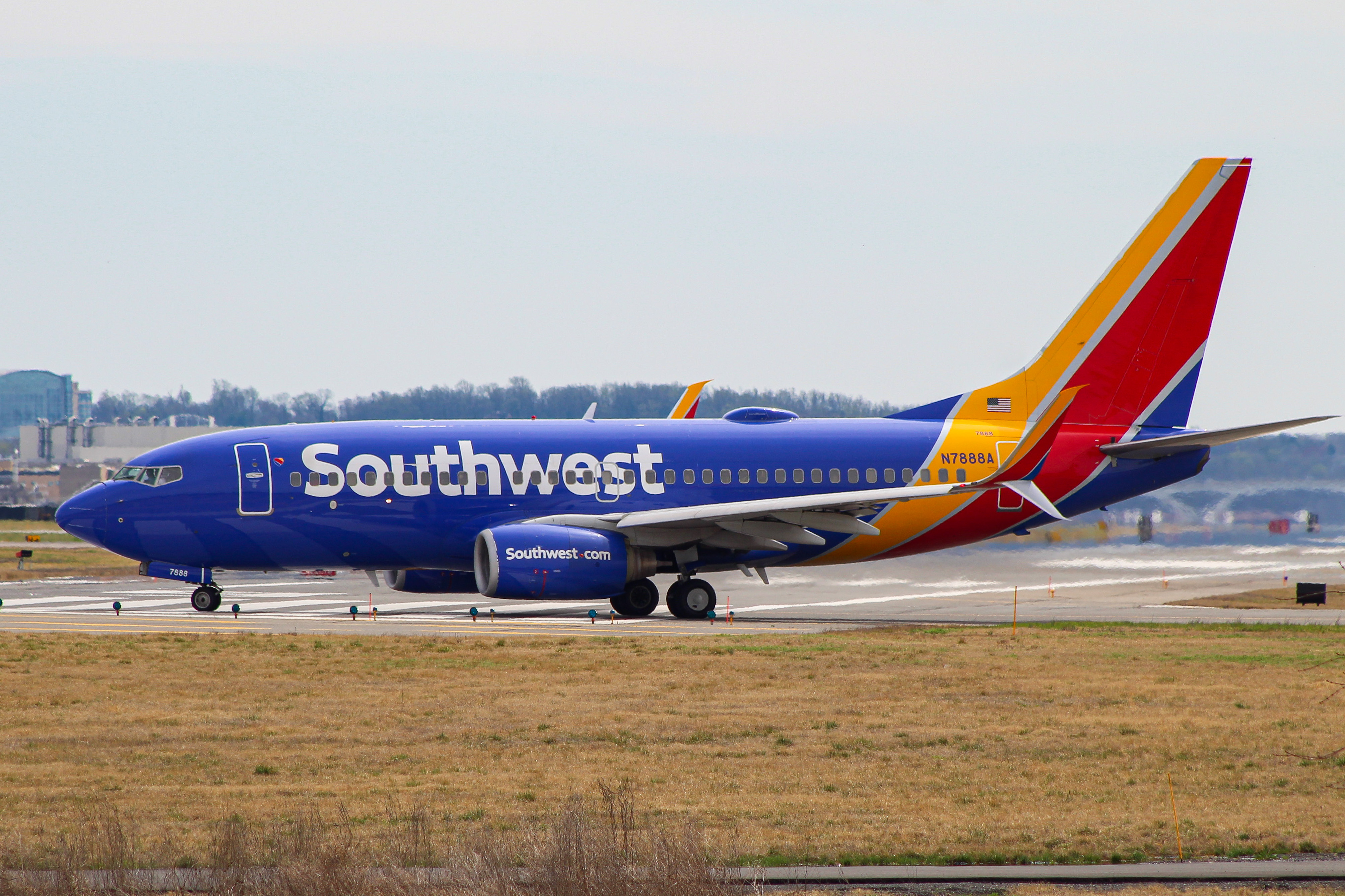Full size: Southwest Airlines Boeing 737-700 N7888A at Ronald Reagan National Airport