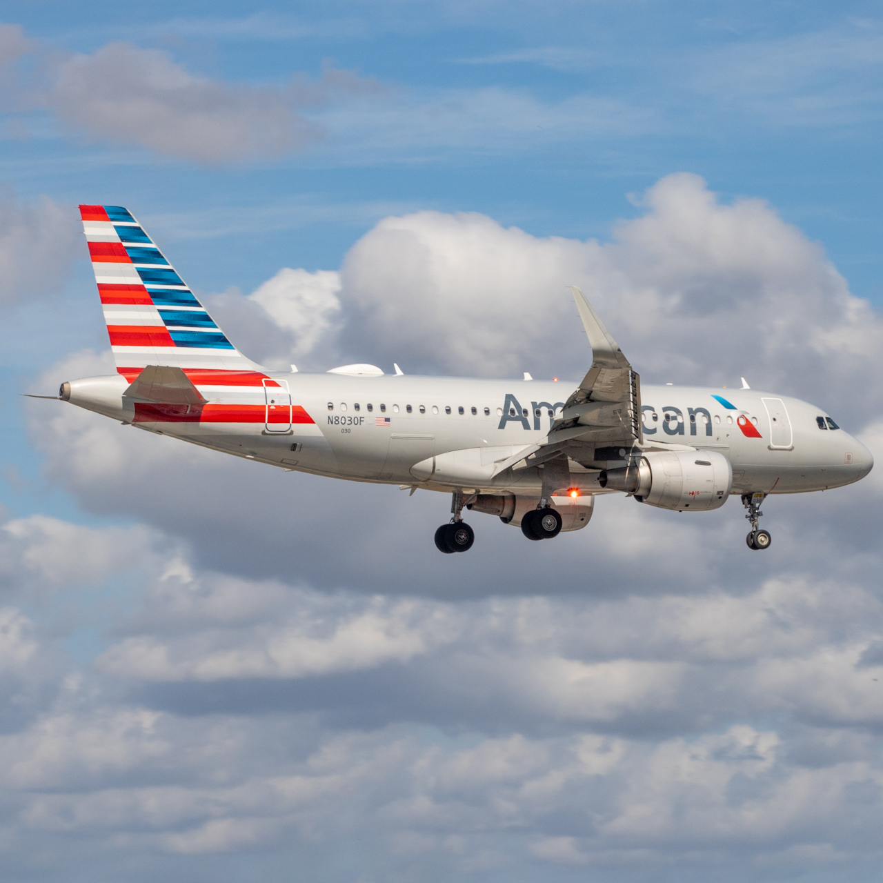 Full size: American Airlines Airbus A319 N8030F at Miami International Airport