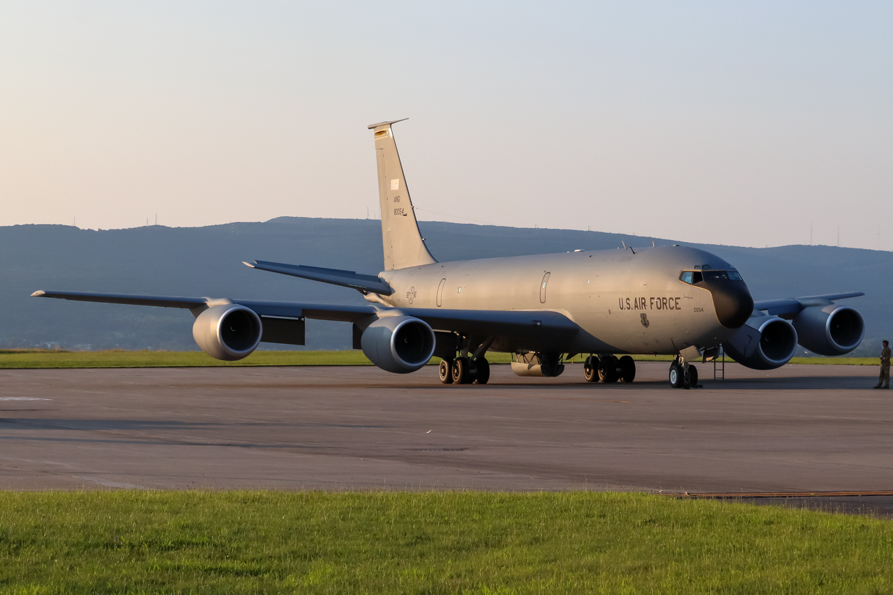 Full size: USAF - United States Air Force Boeing KC-135 Stratotanker 58-0054 at Avoca Wilkes-Barre/Scranton International Airport