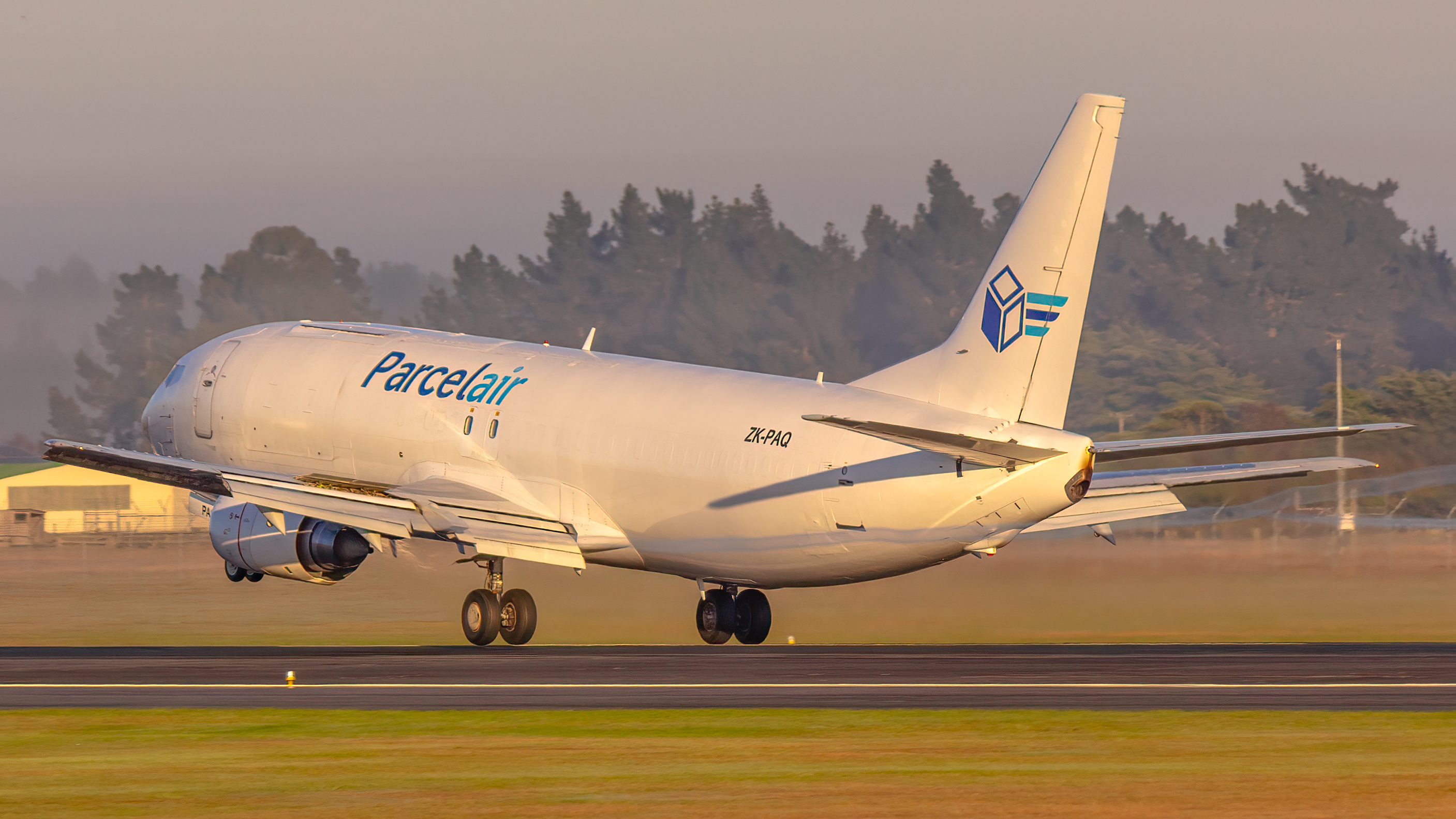 Full size: Airwork Boeing 737-400F ZK-PAQ at Christchurch International Airport