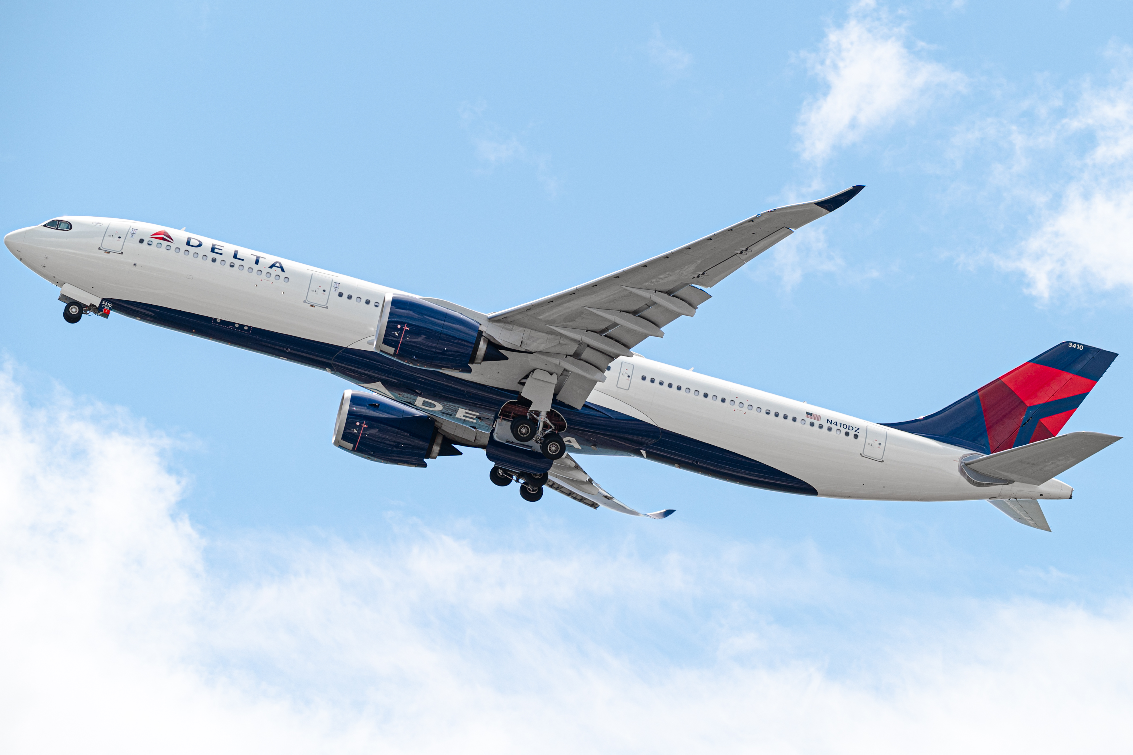 Full size: Delta Airlines Airbus A330-900 N410DZ at Daniel K Inouye International Airport