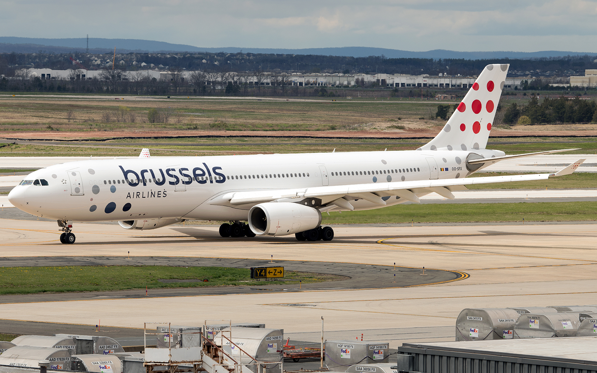 Full size: Brussels Airlines Airbus A330-300 OO-SFX at Washington Dulles International Airport