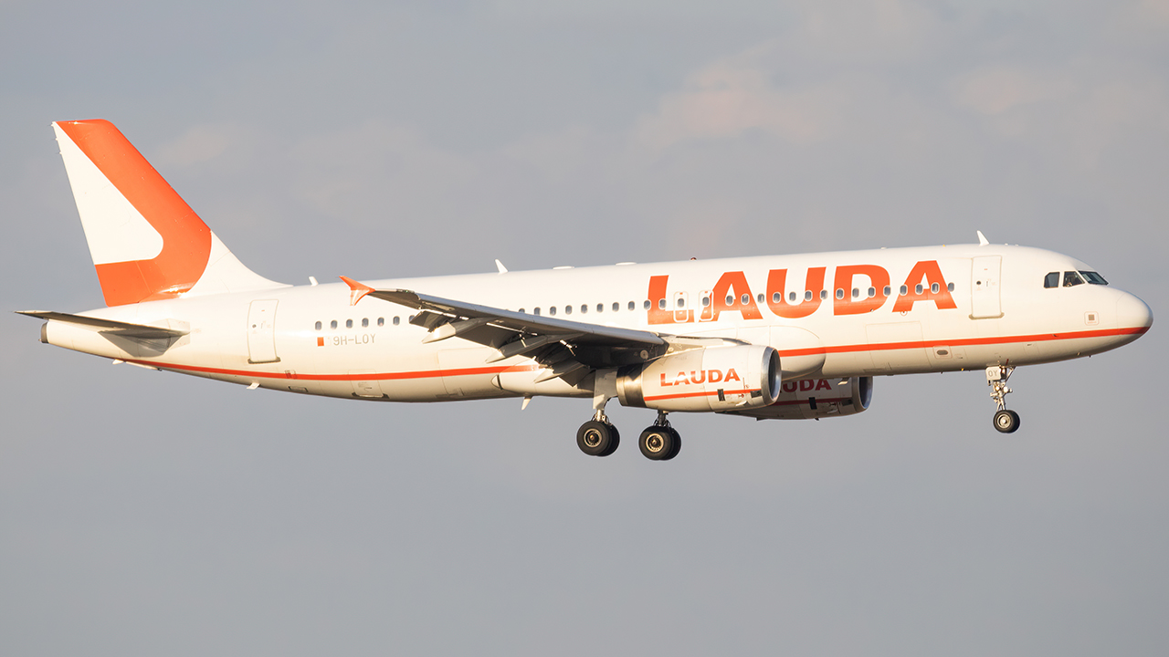 Full size: Lauda Air Airbus A320 9H-LOY at Vienna International Airport