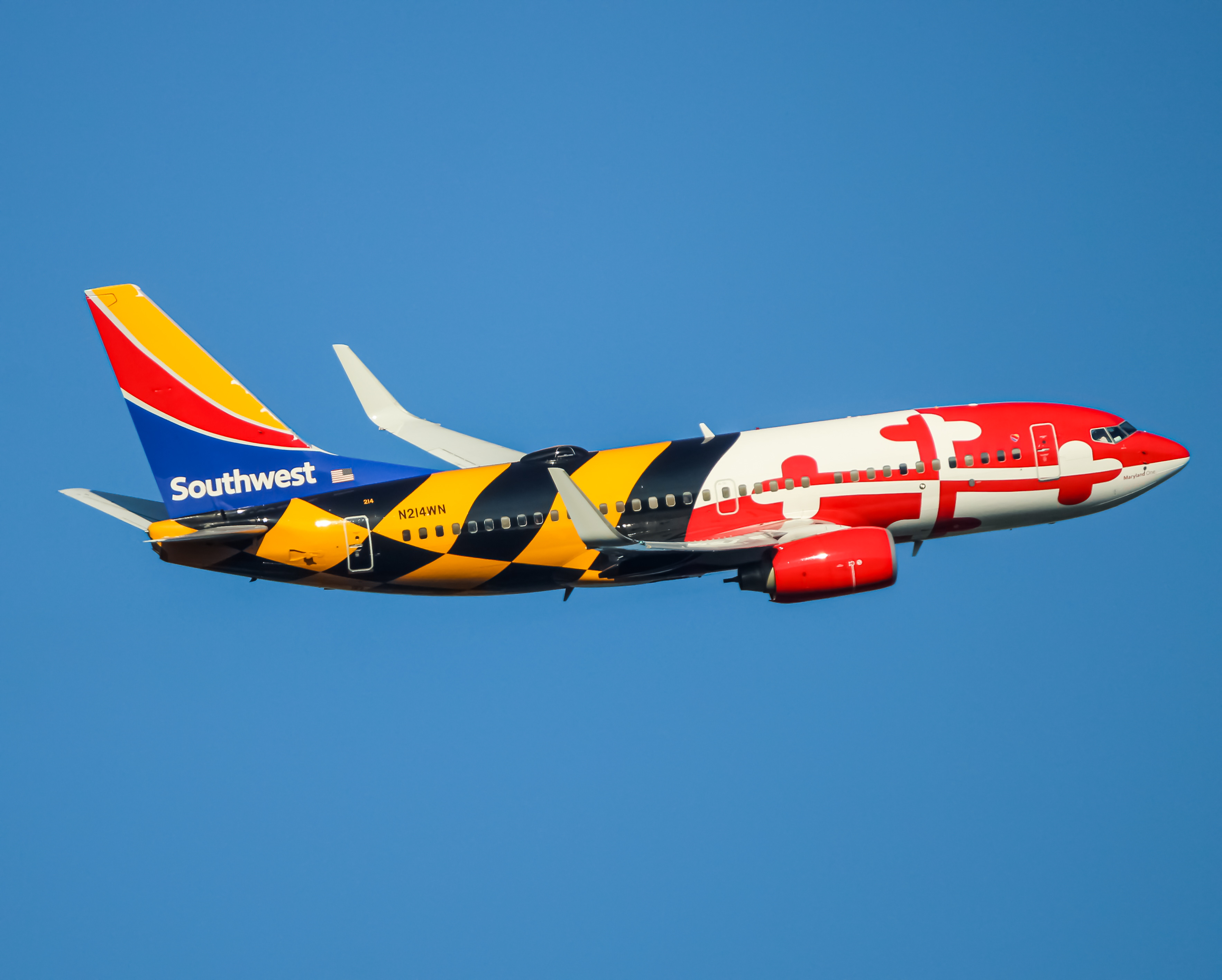 Full size: Southwest Airlines Boeing 737-700 N214WN at Baltimore/Washington International Thurgood Marshall Airport