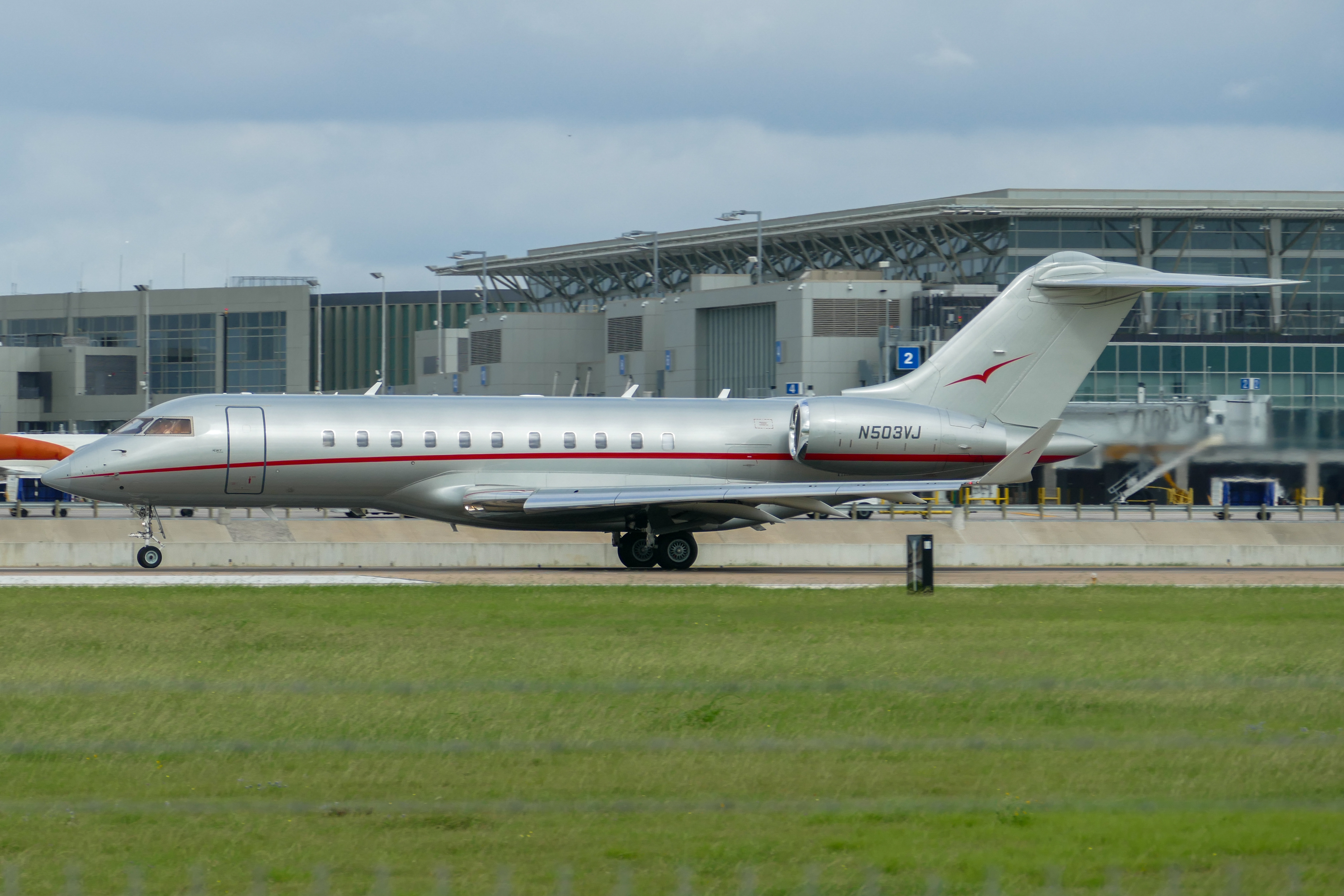 Full size: VistaJet Bombardier Global 5000 N503VJ at Austin-Bergstrom International Airport