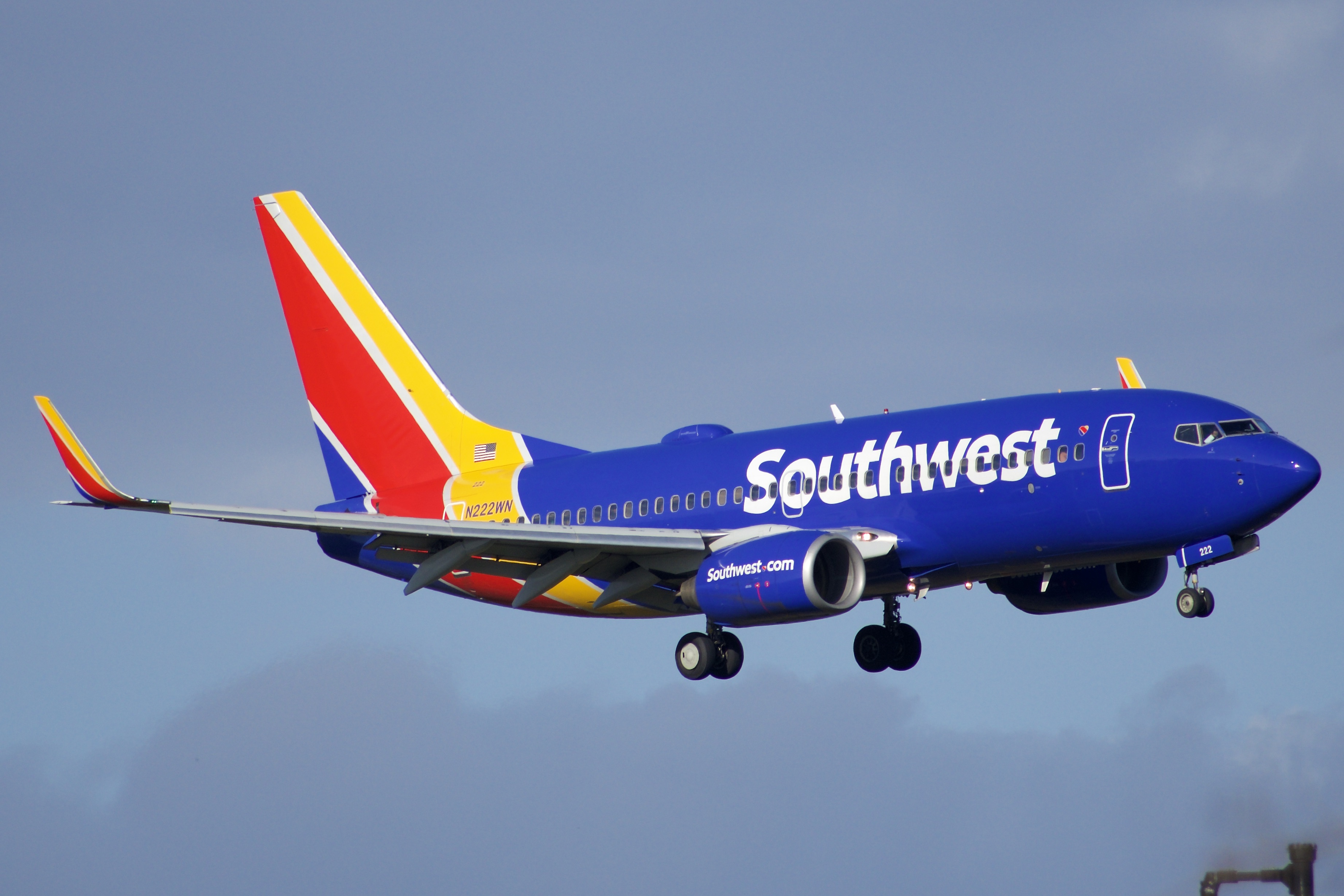Full size: Southwest Airlines Boeing 737-700 N222WN at Orlando International Airport