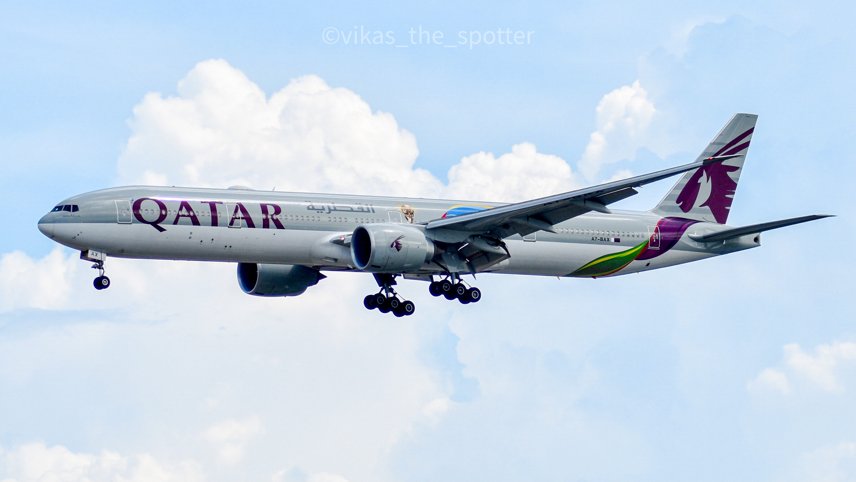 Full size: Qatar Airways Boeing 777-300ER A7-BAX at Singapore-Changi Airport