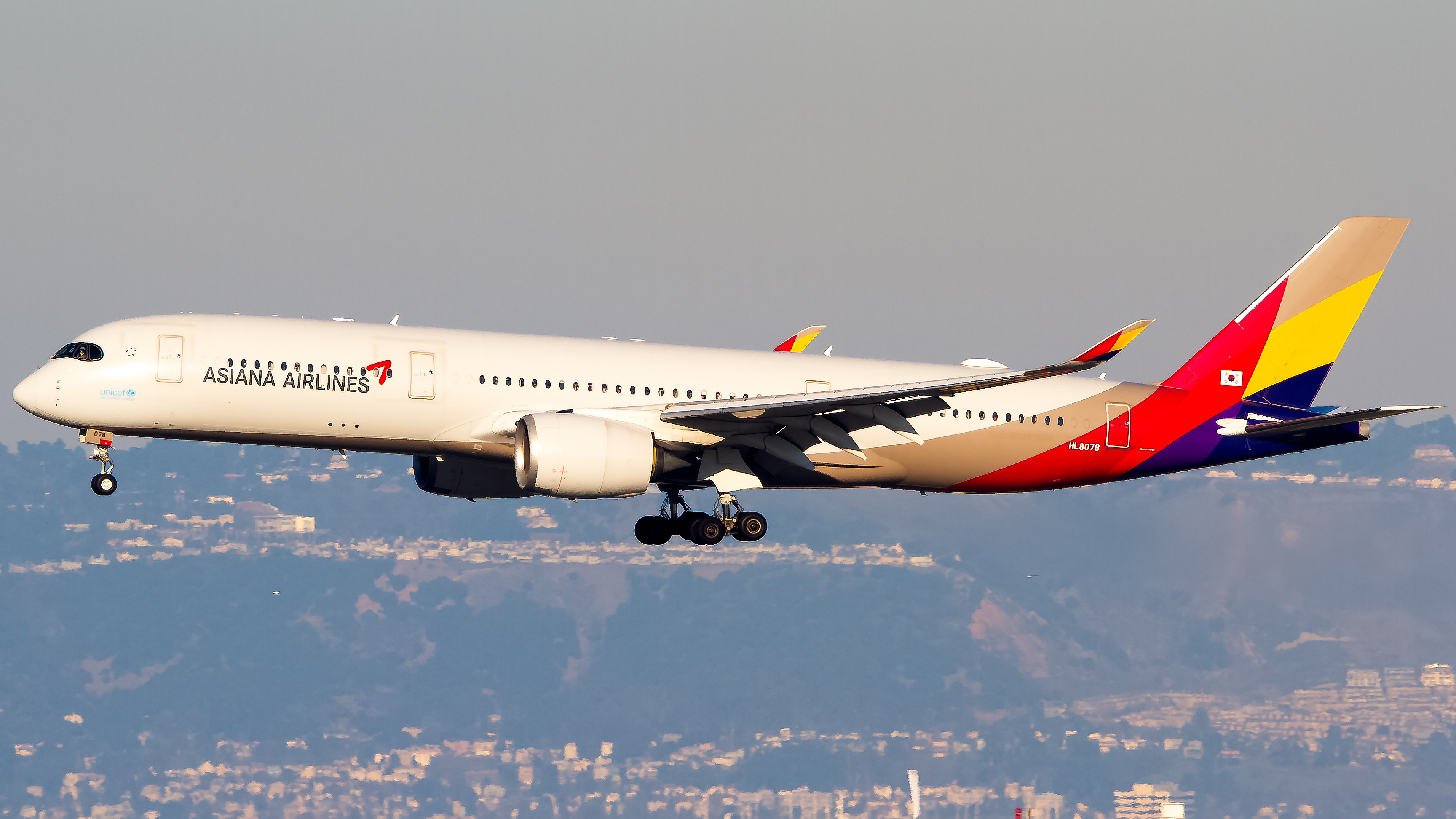 Full size: Asiana Airlines Airbus A350-900 HL8078 at San Francisco International Airport