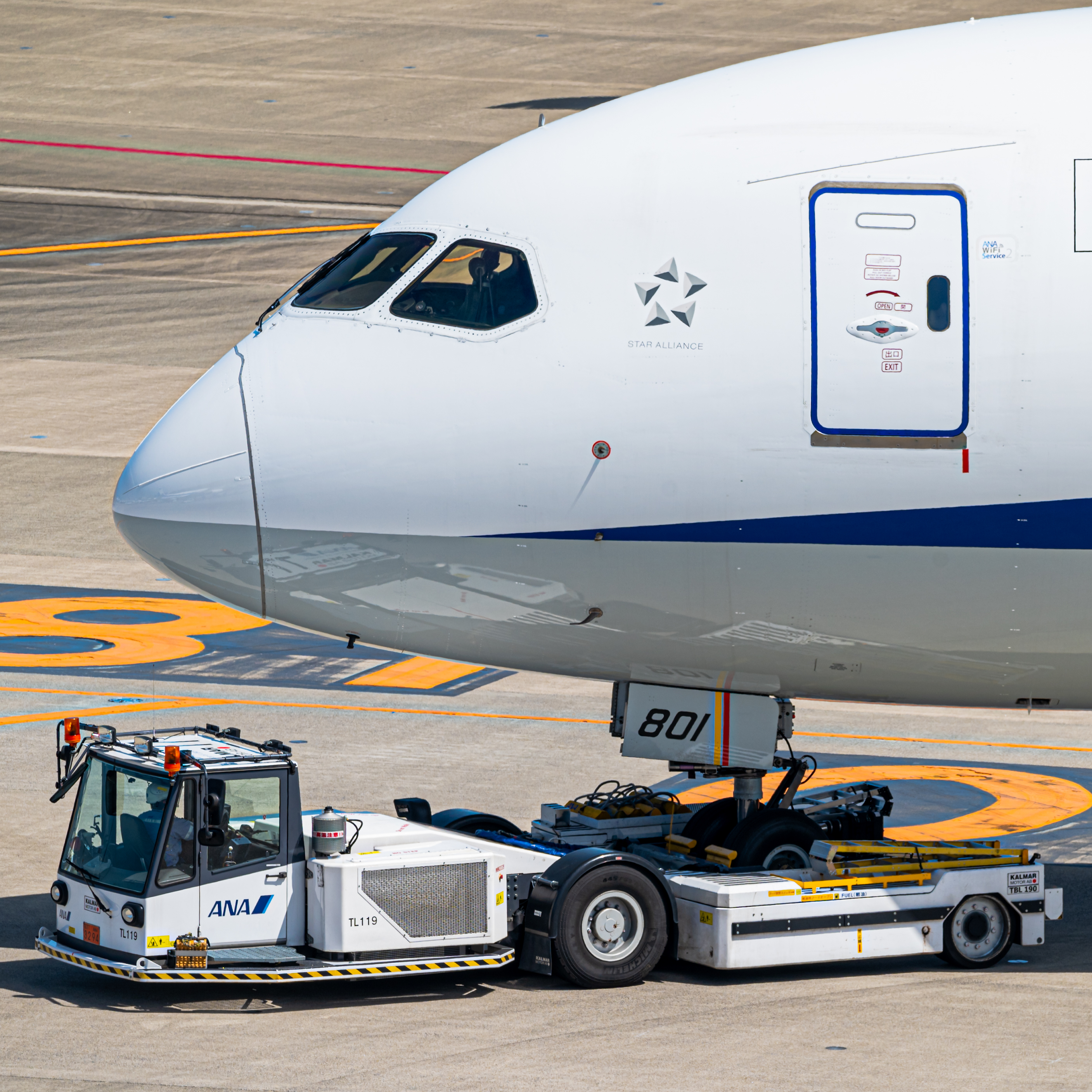 Full size: All Nippon Airways Boeing 787-8 JA801A at Tokyo-Haneda Airport