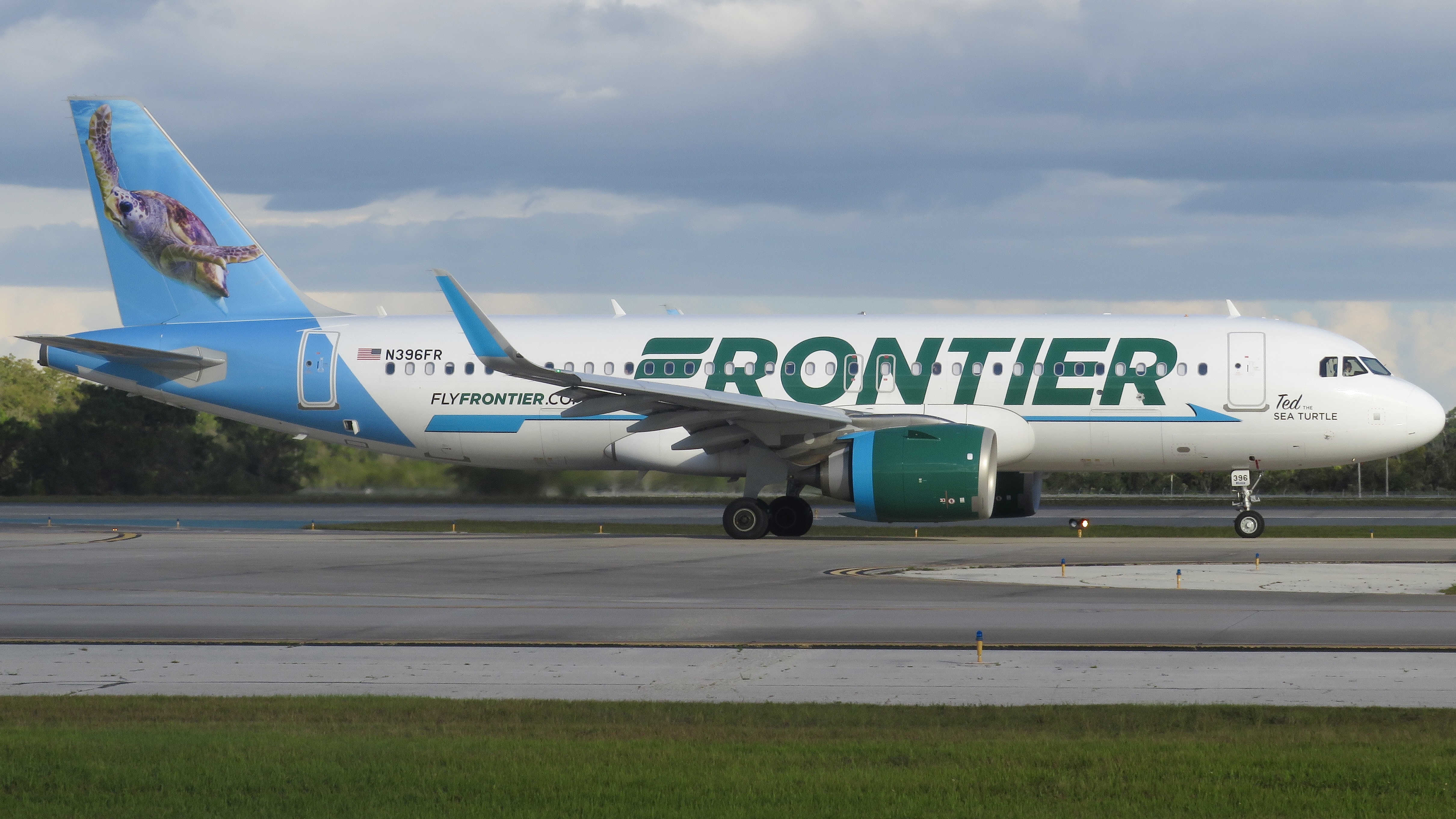 Full size: Frontier Airlines Airbus A320NEO N396FR at Orlando International Airport
