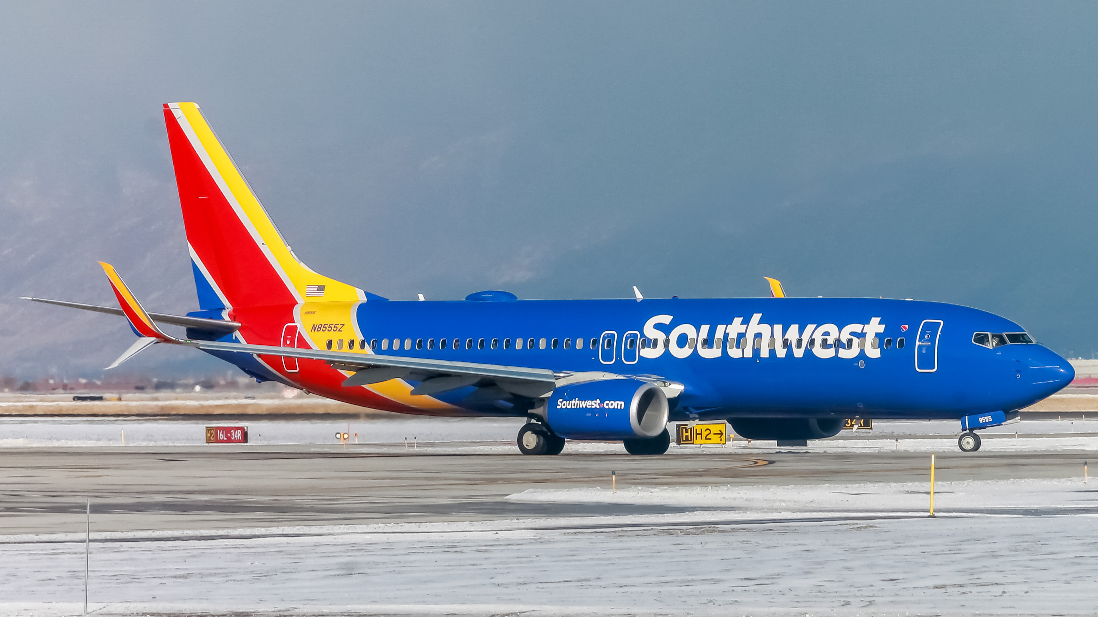 Full size: Southwest Airlines Boeing 737-800 N8555z at Salt Lake City International Airport