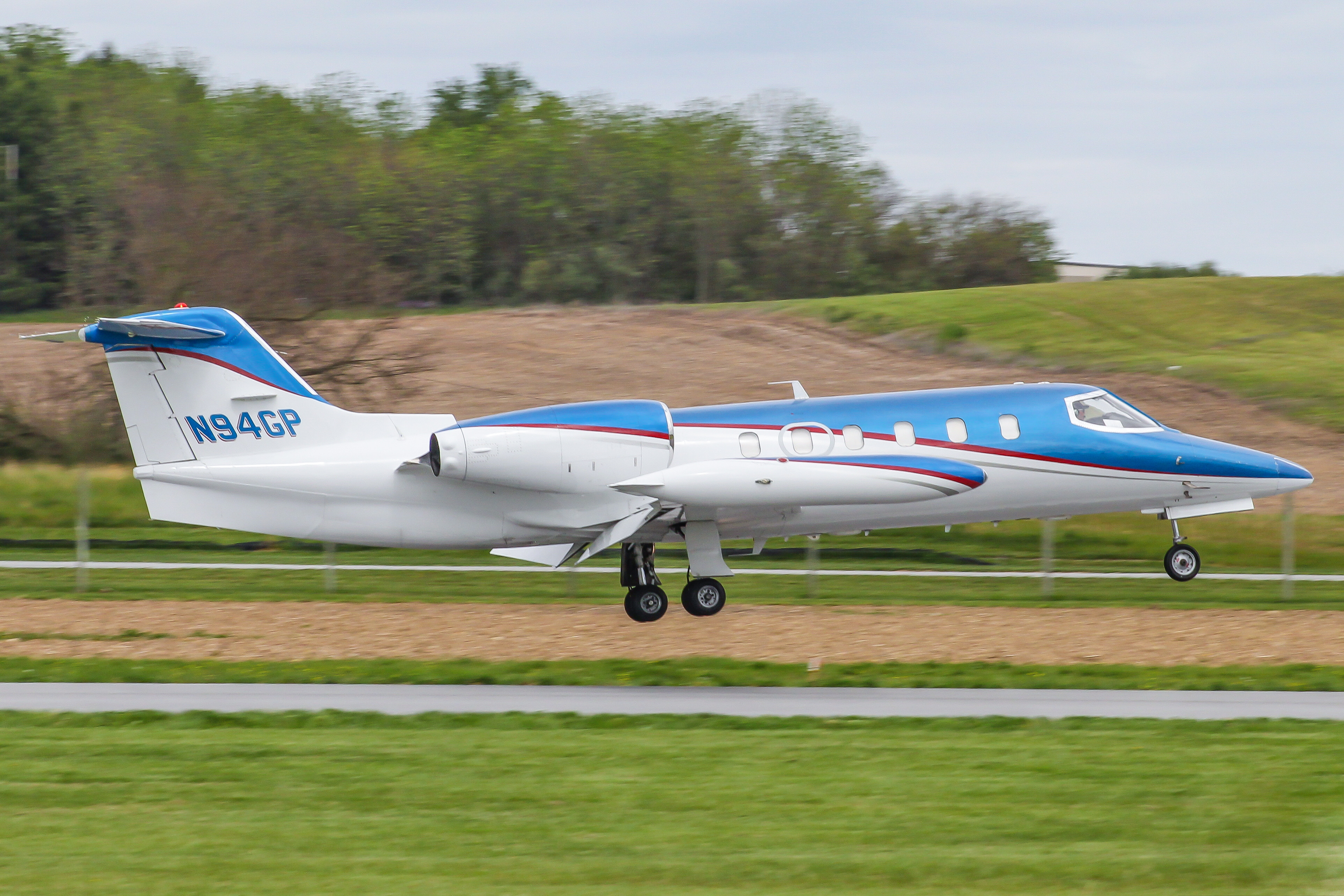 Full size: PRIVATE Learjet 35 N94GP at York Airport