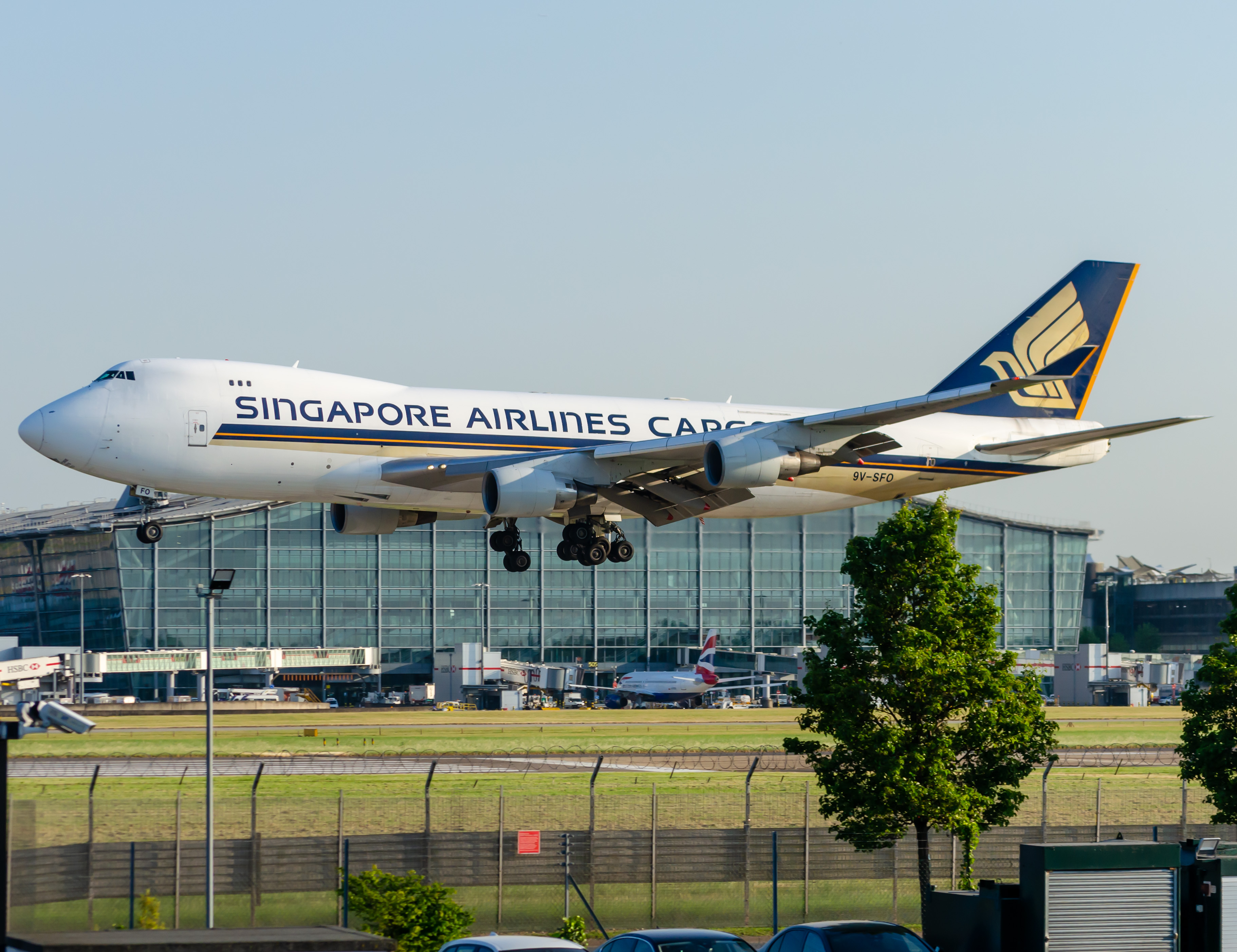 Full size: Singapore Airlines Cargo Boeing 747-400F 9VSFO at London Heathrow International Airport