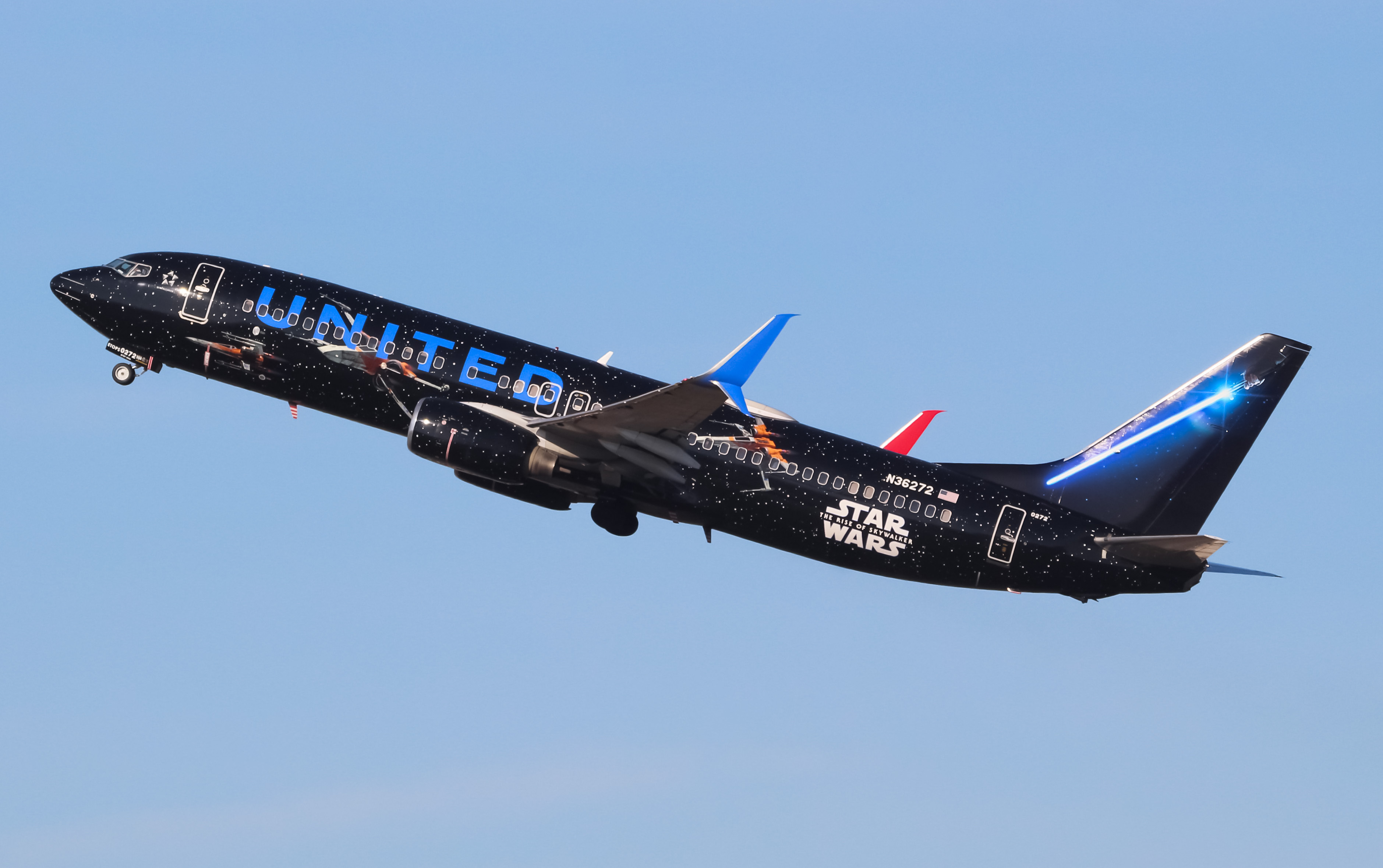 Full size: United Airlines Boeing 737-800 N36272 at Newark Liberty International Airport