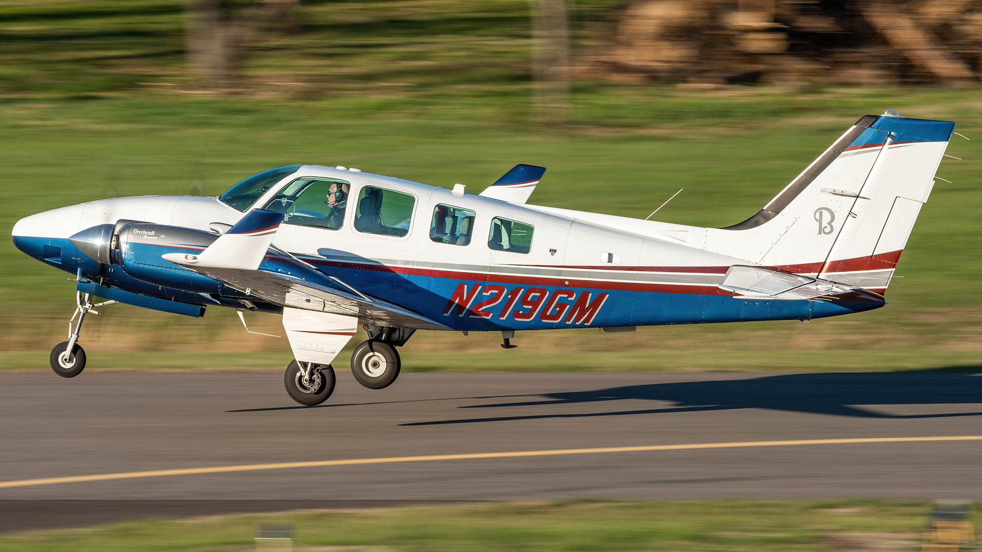 Full size: PRIVATE Beechcraft 58 Baron N219GM at College Park Airport