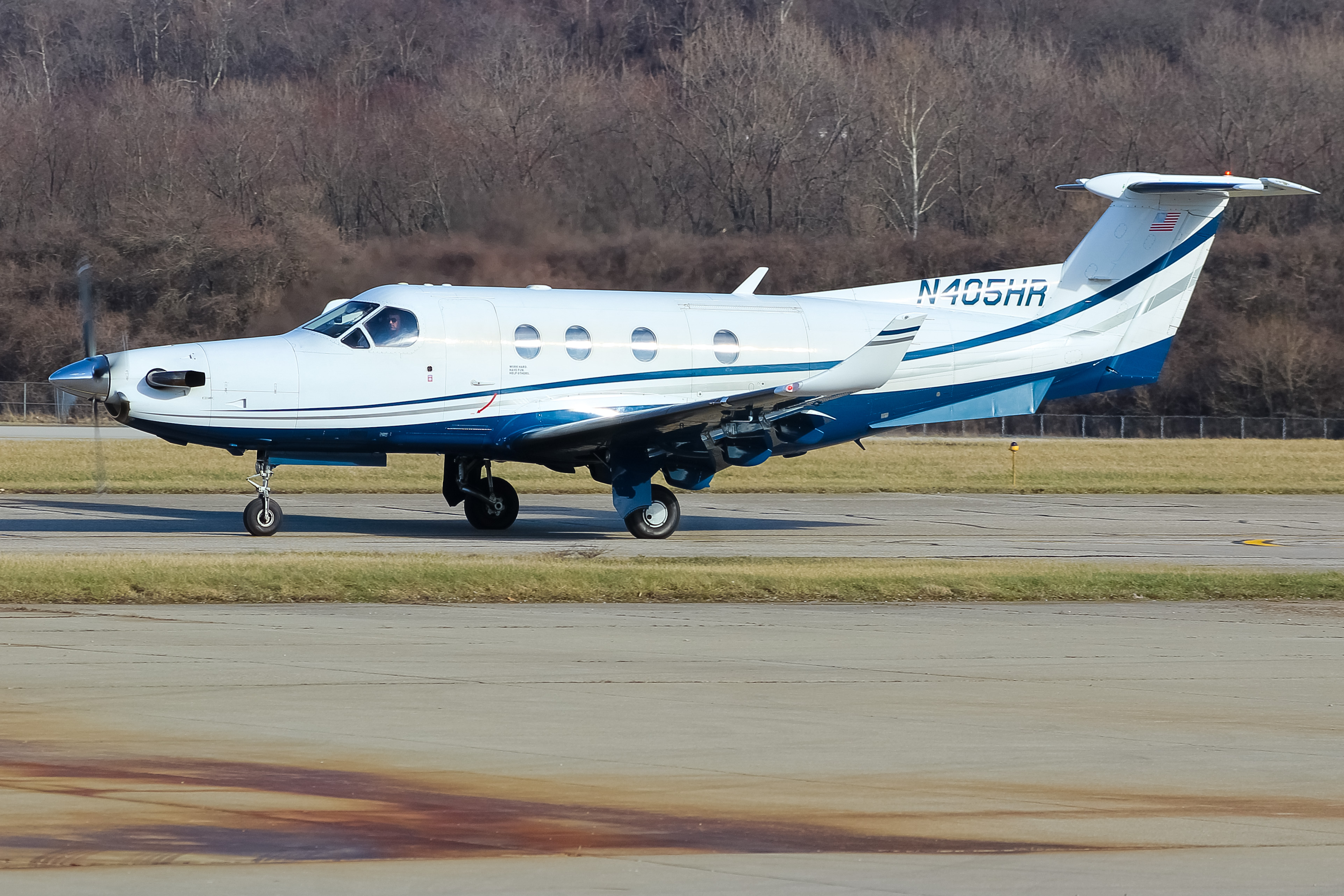 Full size: PRIVATE  Pilatus PC-12 N405HR at Cincinnati Municipal Airport/Lunken Field
