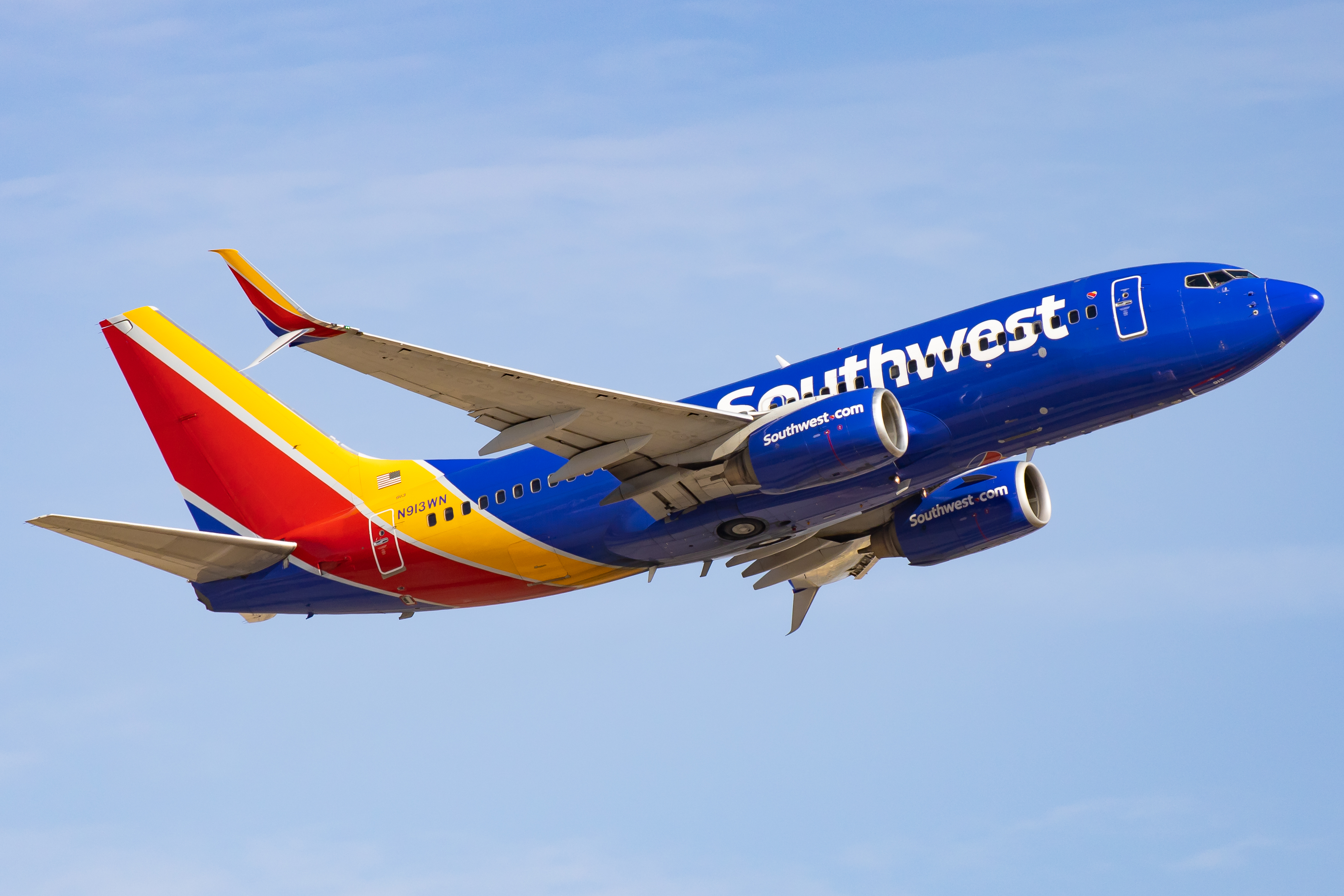 Full size: Southwest Airlines Boeing 737-700 N913WN at Phoenix Sky Harbor International Airport