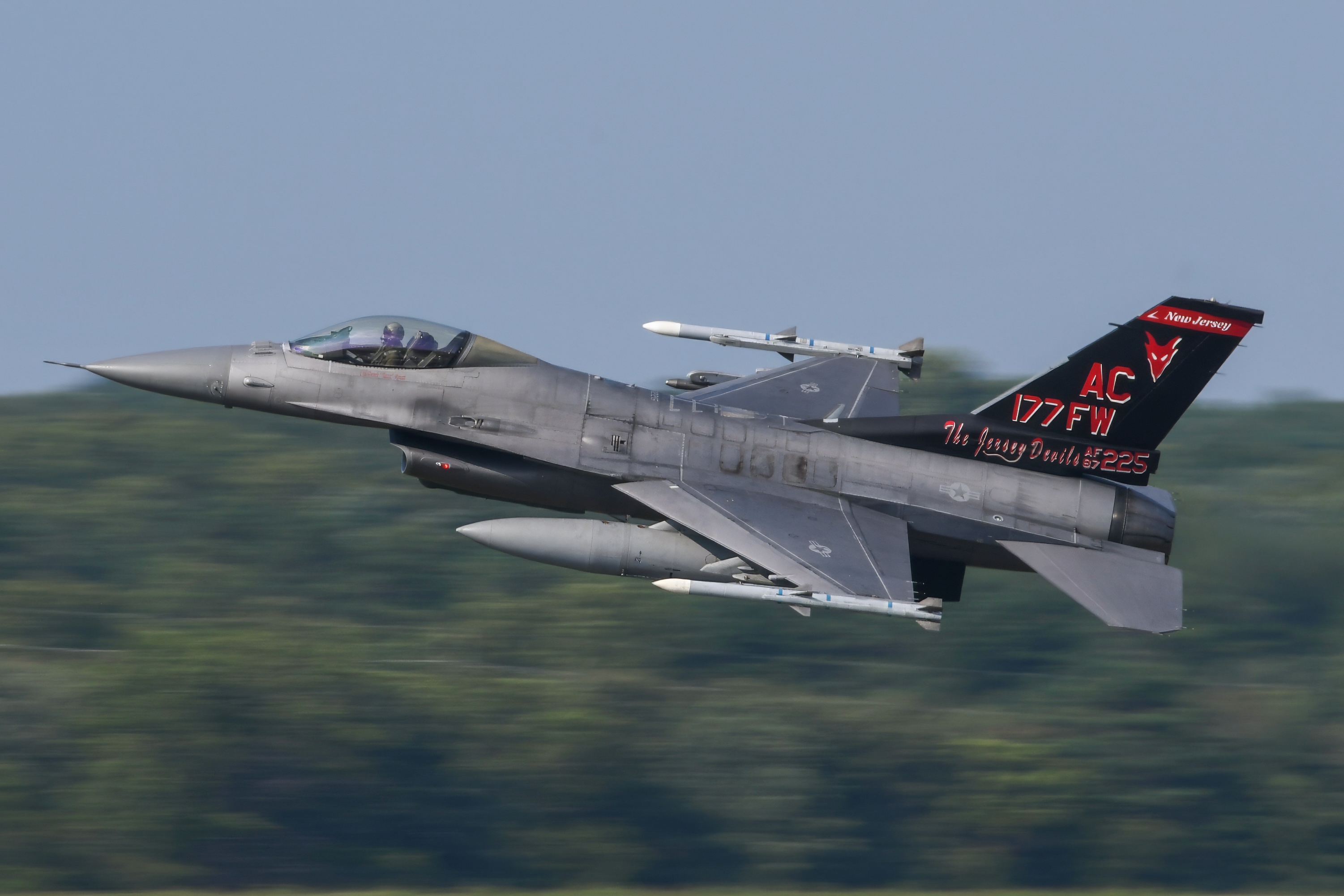 Full size: Air National Guard General Dynamics F-16 Fighting Falcon 87-0225 at Atlantic City International Airport