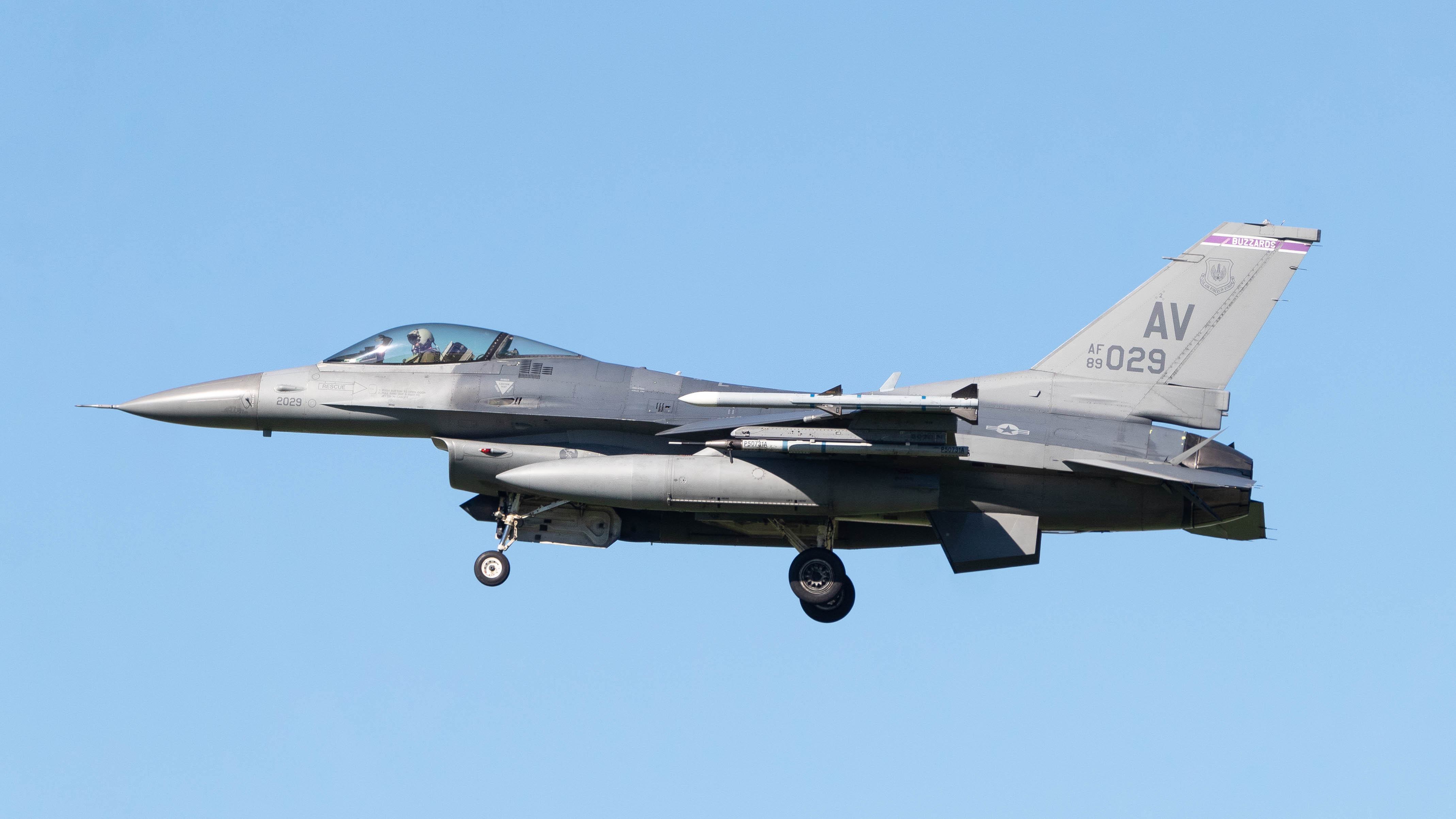 Full size: USAF - United States Air Force General Dynamics F-16 Fighting Falcon 89-2029 at Point Mugu NAS