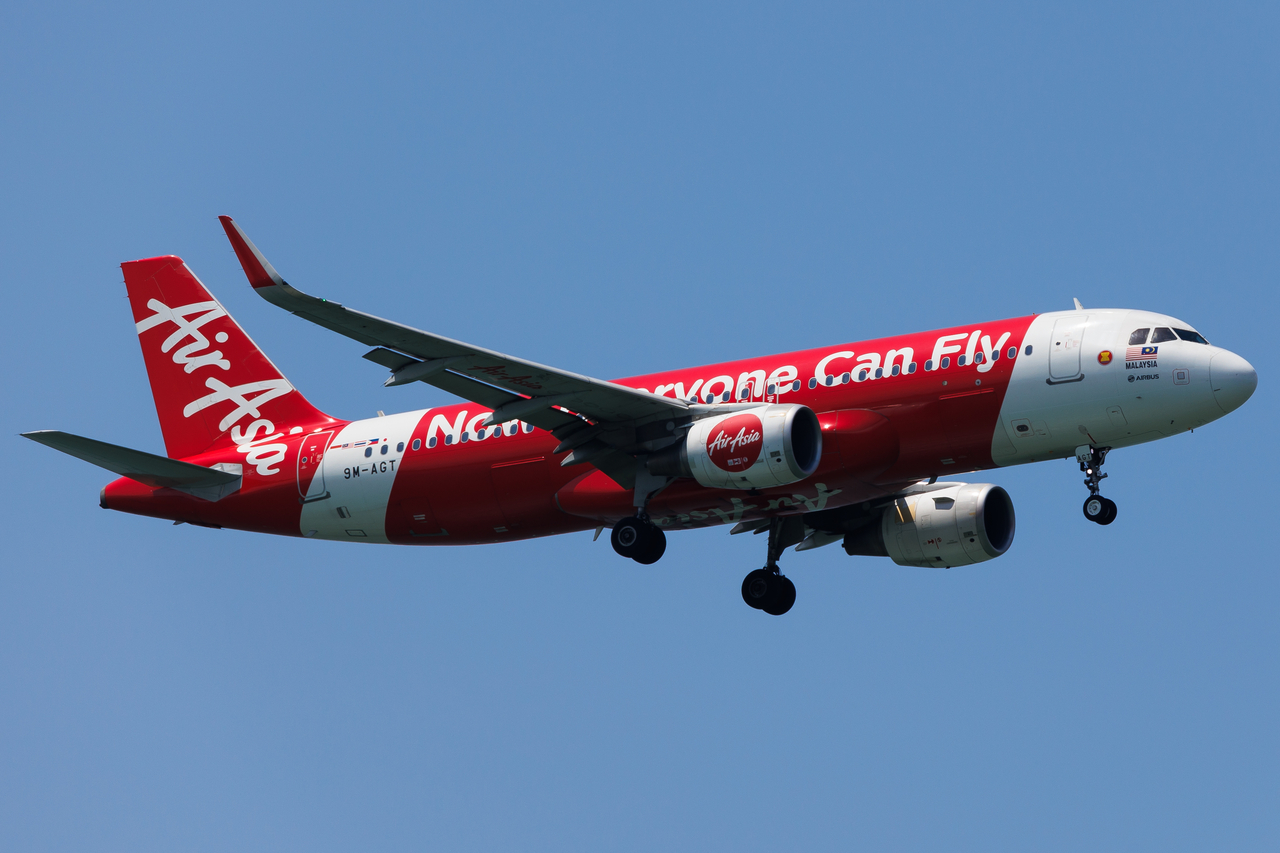 Full size: AirAsia Airbus A320 9M-AGT at Singapore-Changi Airport