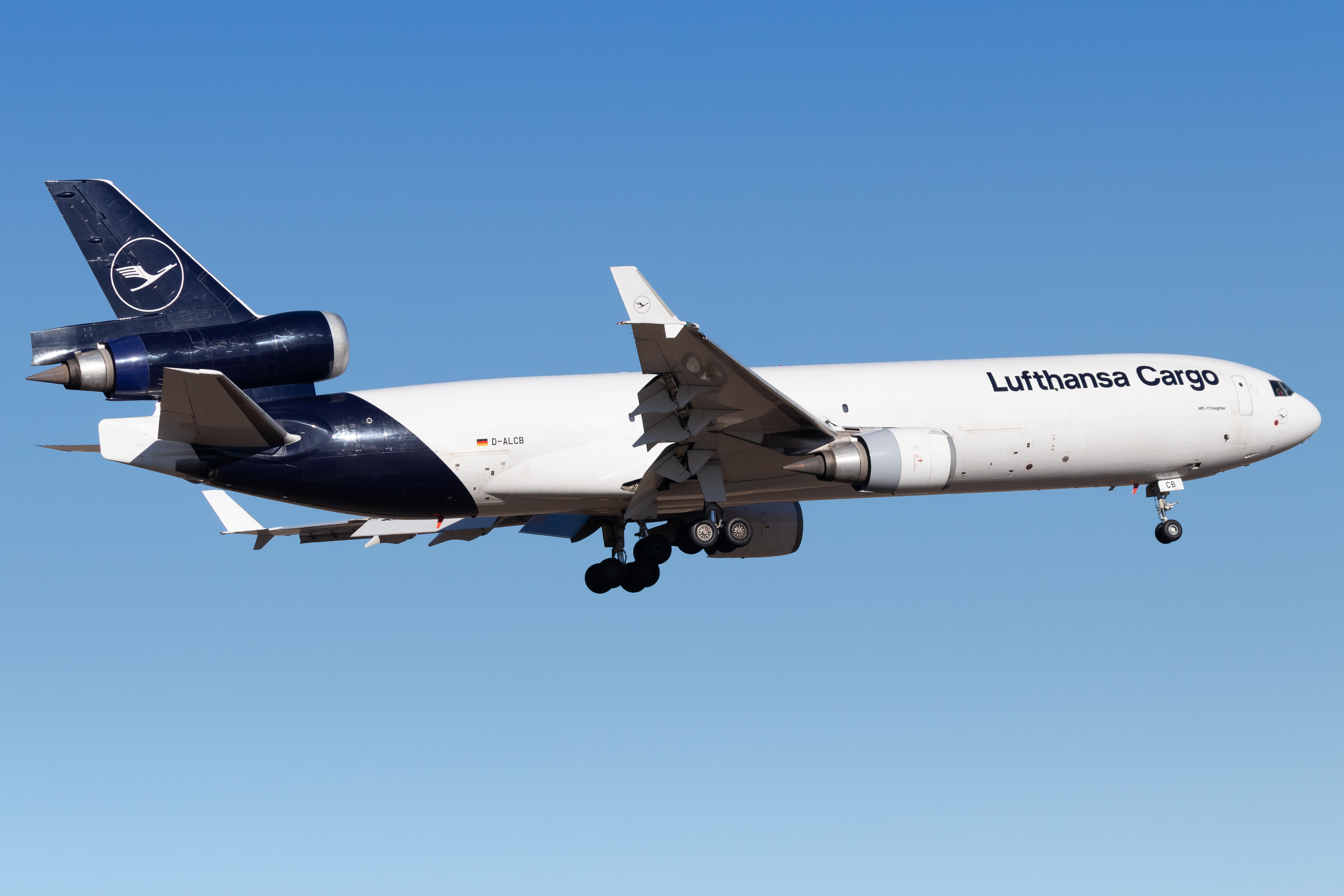 Full size: Lufthansa Cargo McDonnell Douglas MD-11F D-ALCB at San Antonio International Airport