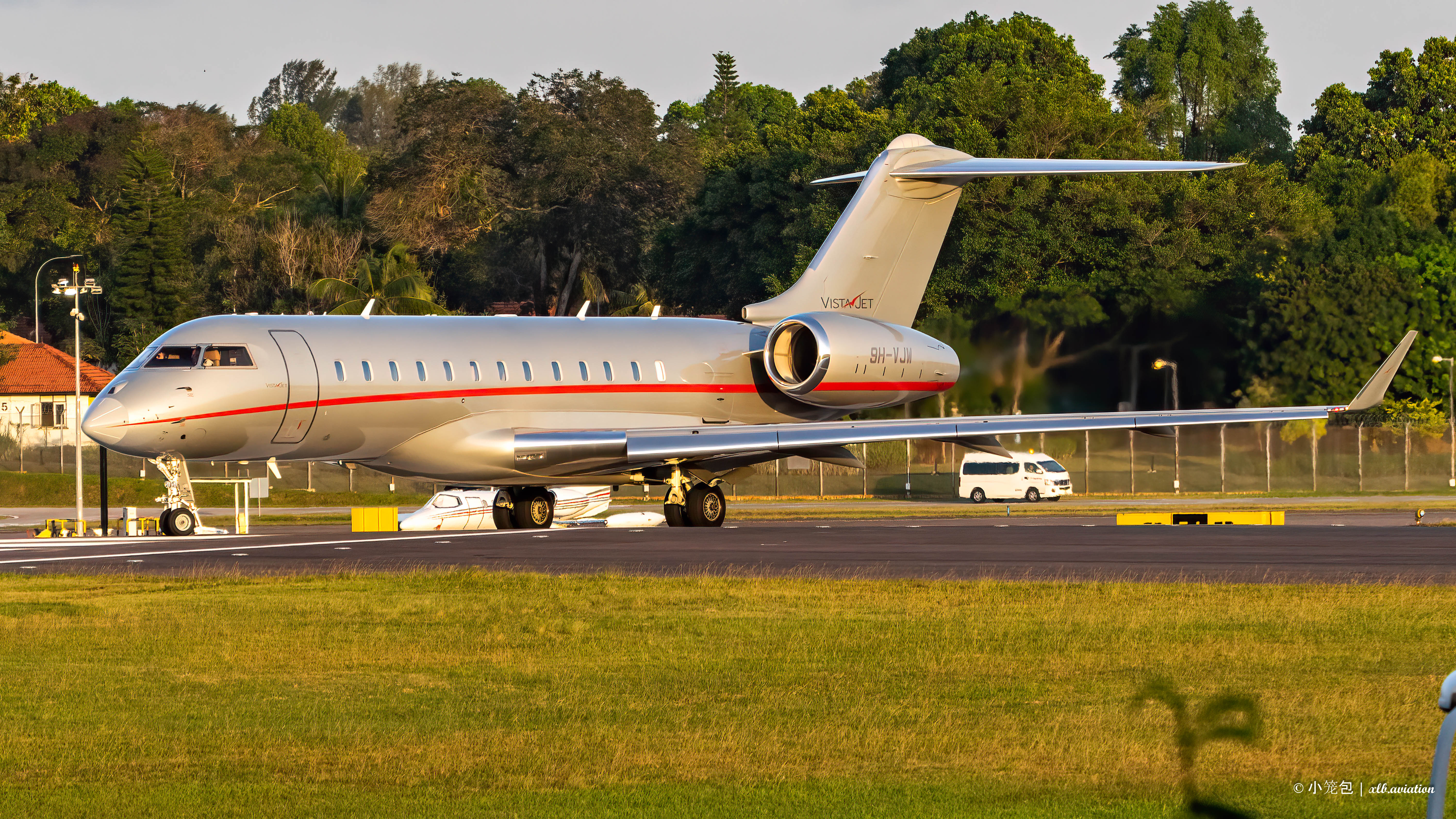 Full size: VistaJet Bombardier Global 6000 9H-VJW at Seletar Airport