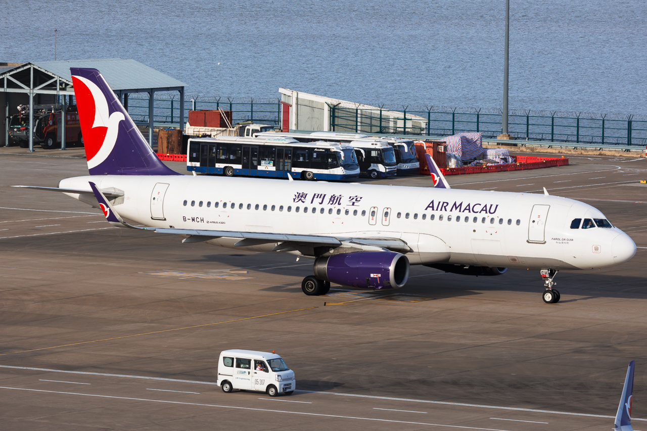 Full size: Air Macau Airbus A320 B-MCH at Macau International Airport
