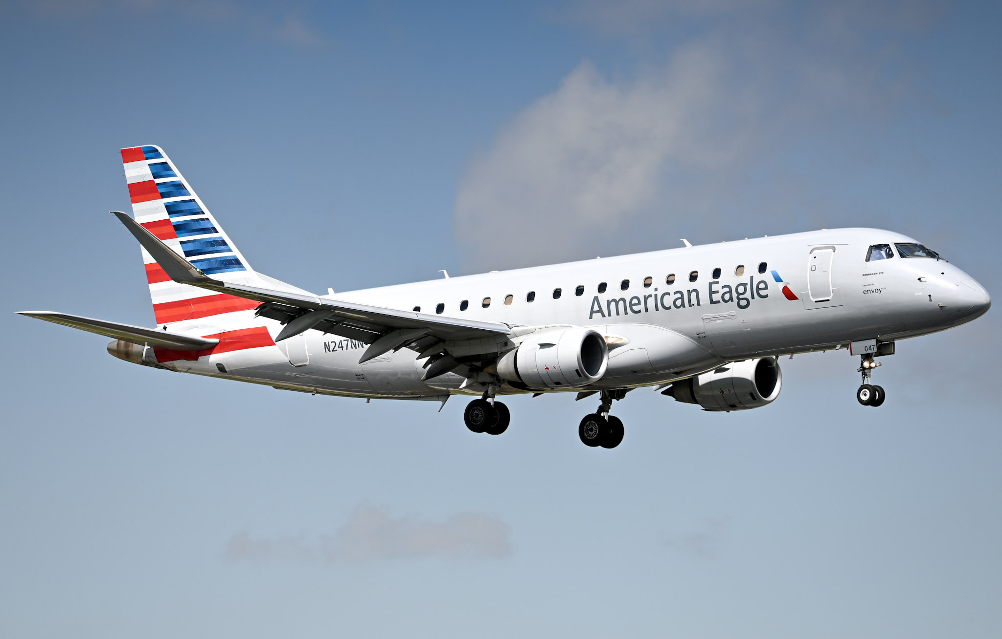 Full size: American Eagle Embraer E175LR N247NN at Miami International Airport