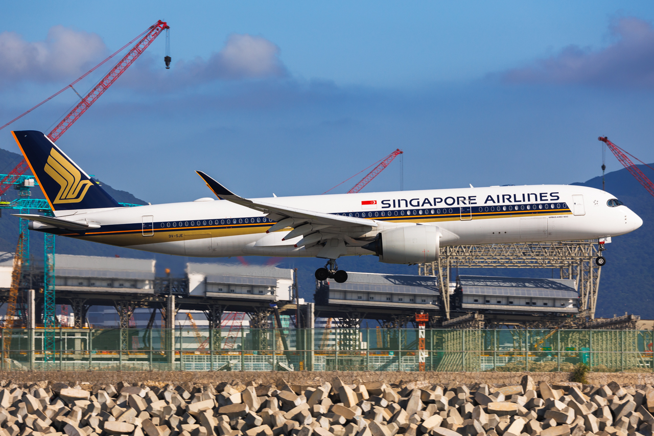 Full size: Singapore Airlines Airbus A350-900 9V-SJE at Hong Kong International Airport