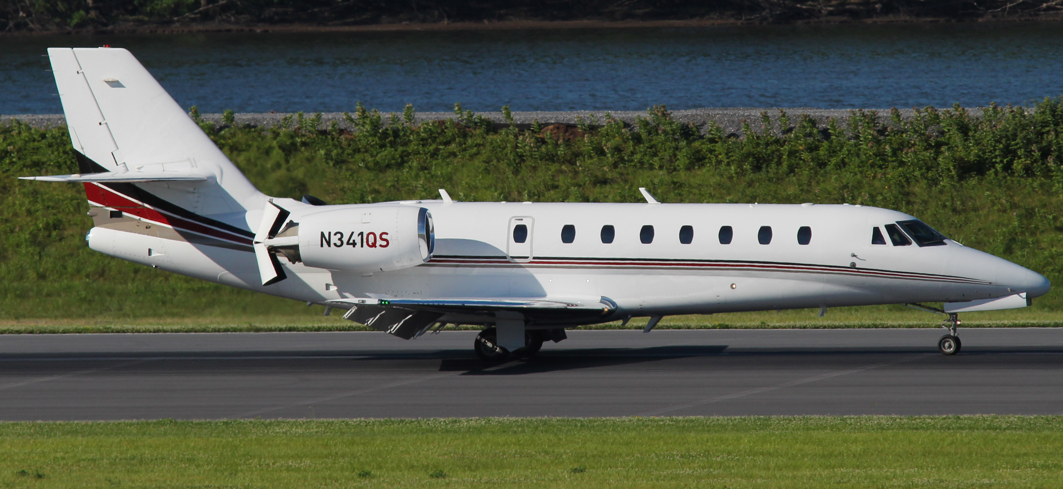 Full size: NetJets Cessna Citation Sovereign N341QS at Harrisburg International Airport