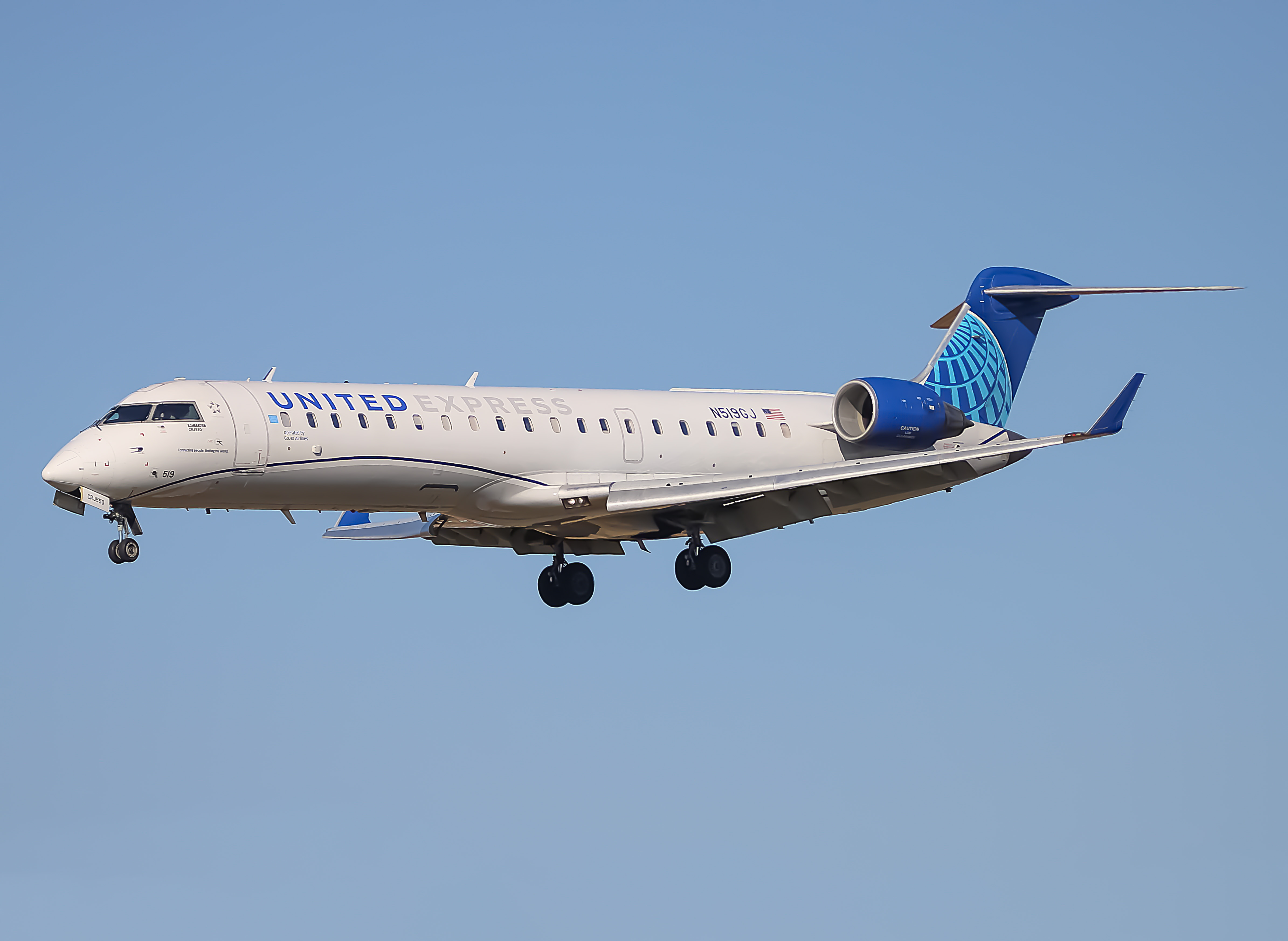 Full size: United Express Mitsubishi CRJ-550 N519GJ at Philadelphia International Airport