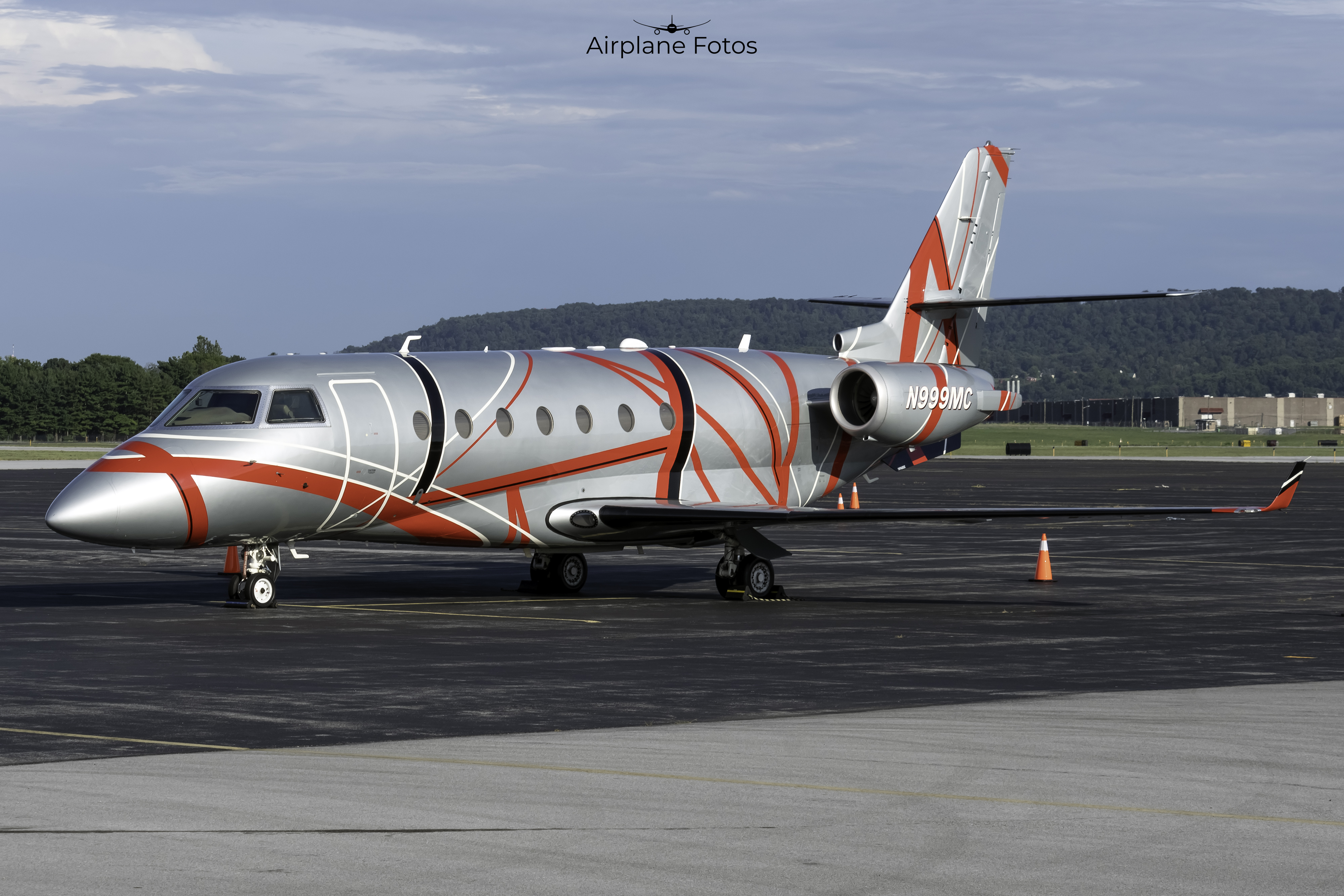 Full size: JLS Charters Gulfstream G200 Galaxy  N999MC at Capital City Airport