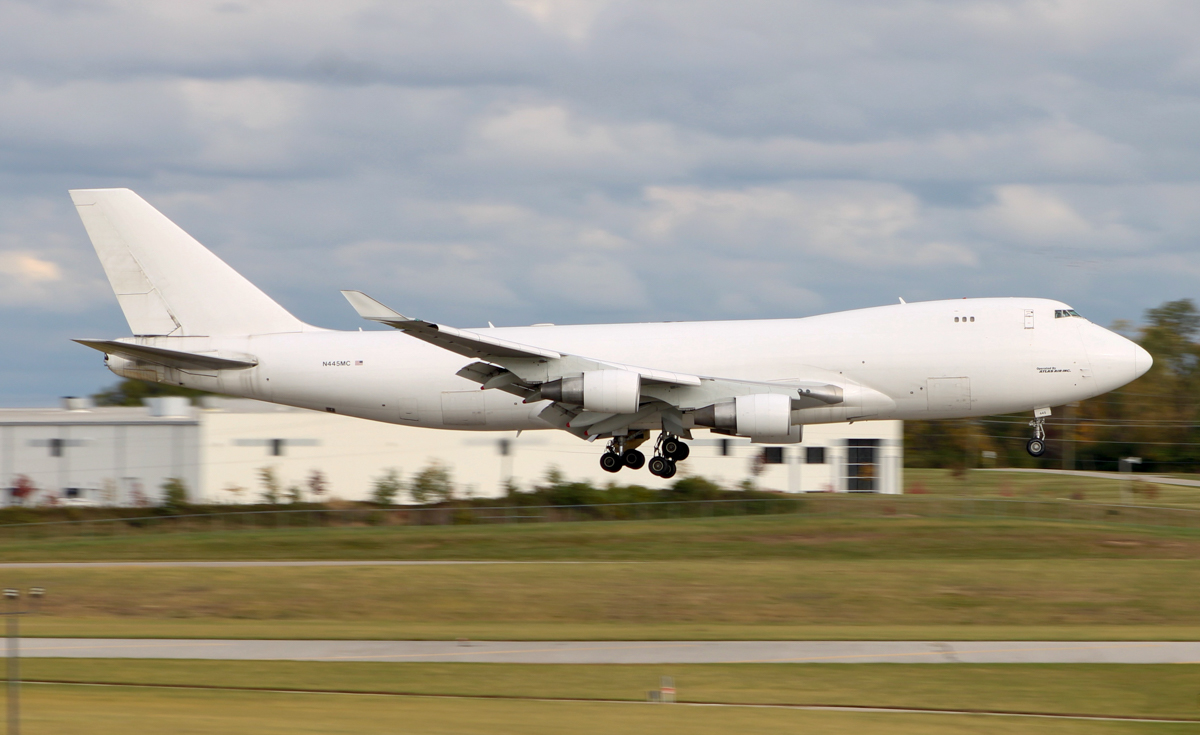 Full size: Atlas Air Boeing 747-400 N445MC at Cincinnati/Northern Kentucky International Airport