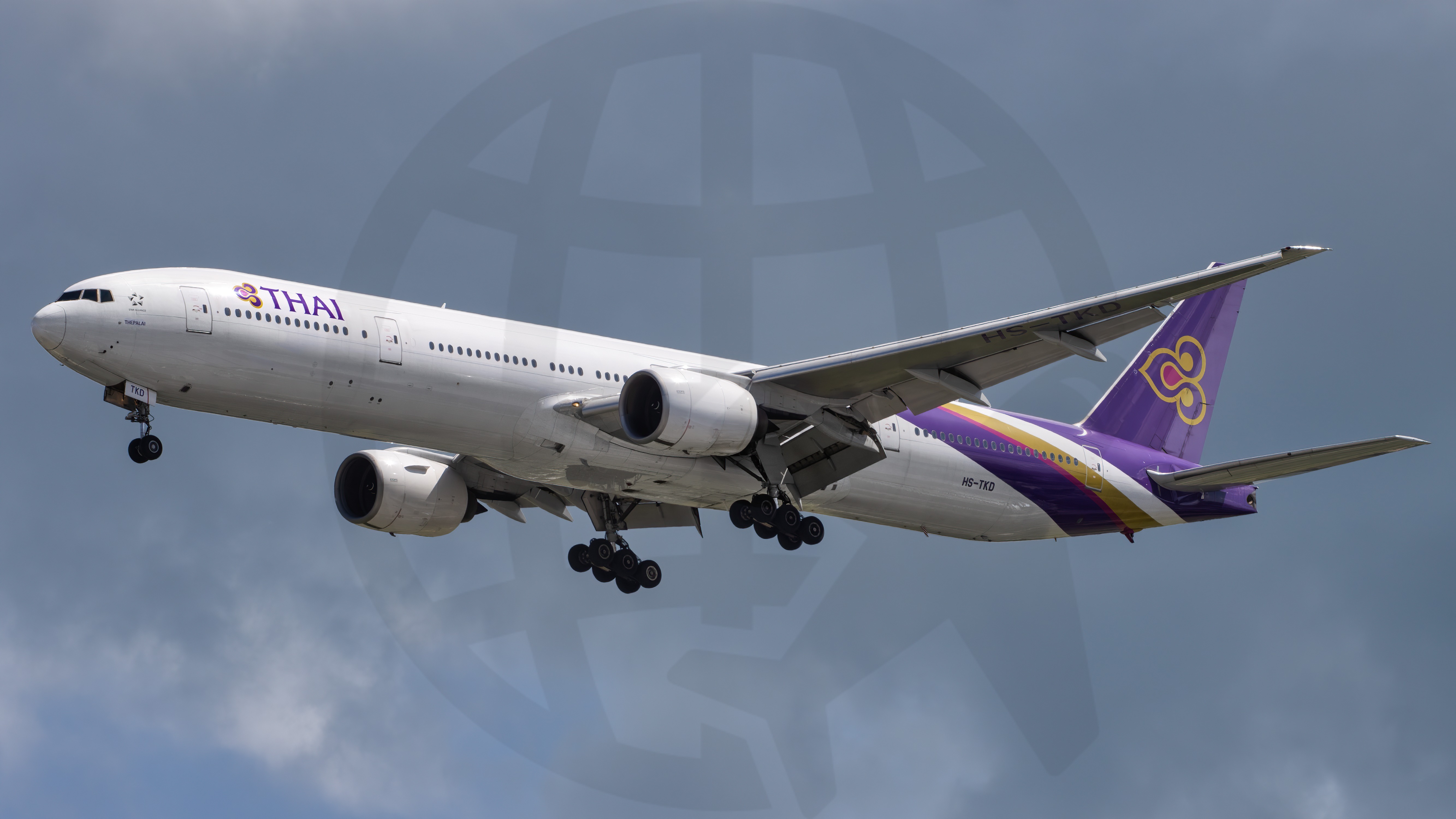 Full size: Thai Airways Boeing 777-300ER HS-TKD at Singapore-Changi Airport