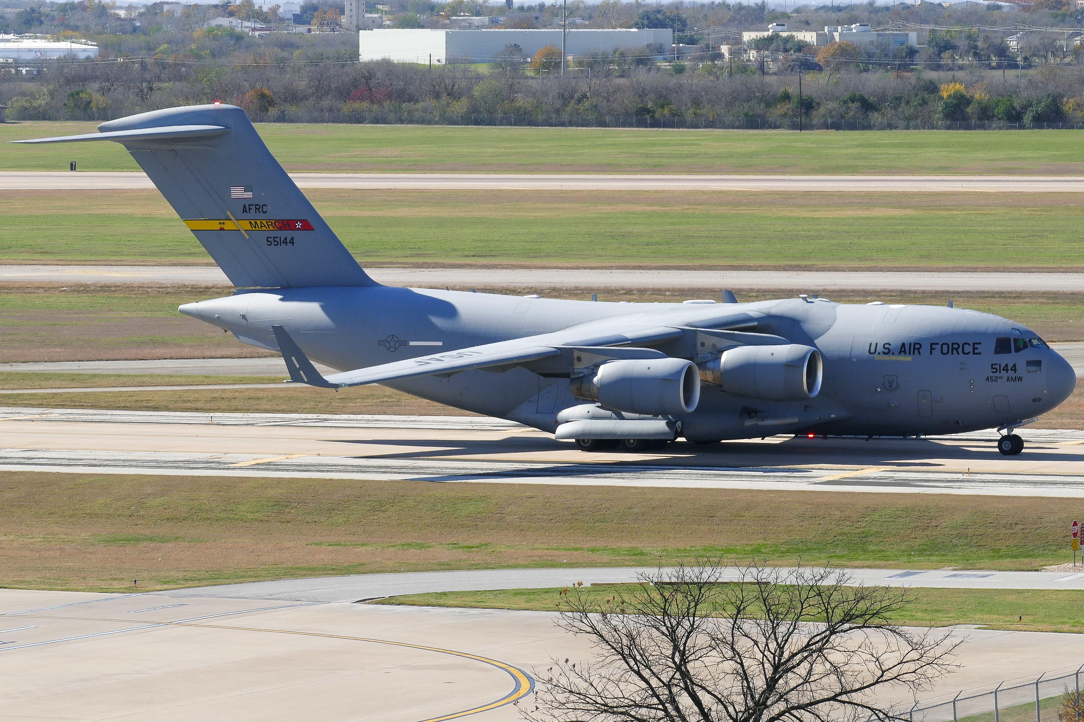Full size: USAF - United States Air Force Boeing C-17 Globemaster III 05-5144 at Austin-Bergstrom International Airport