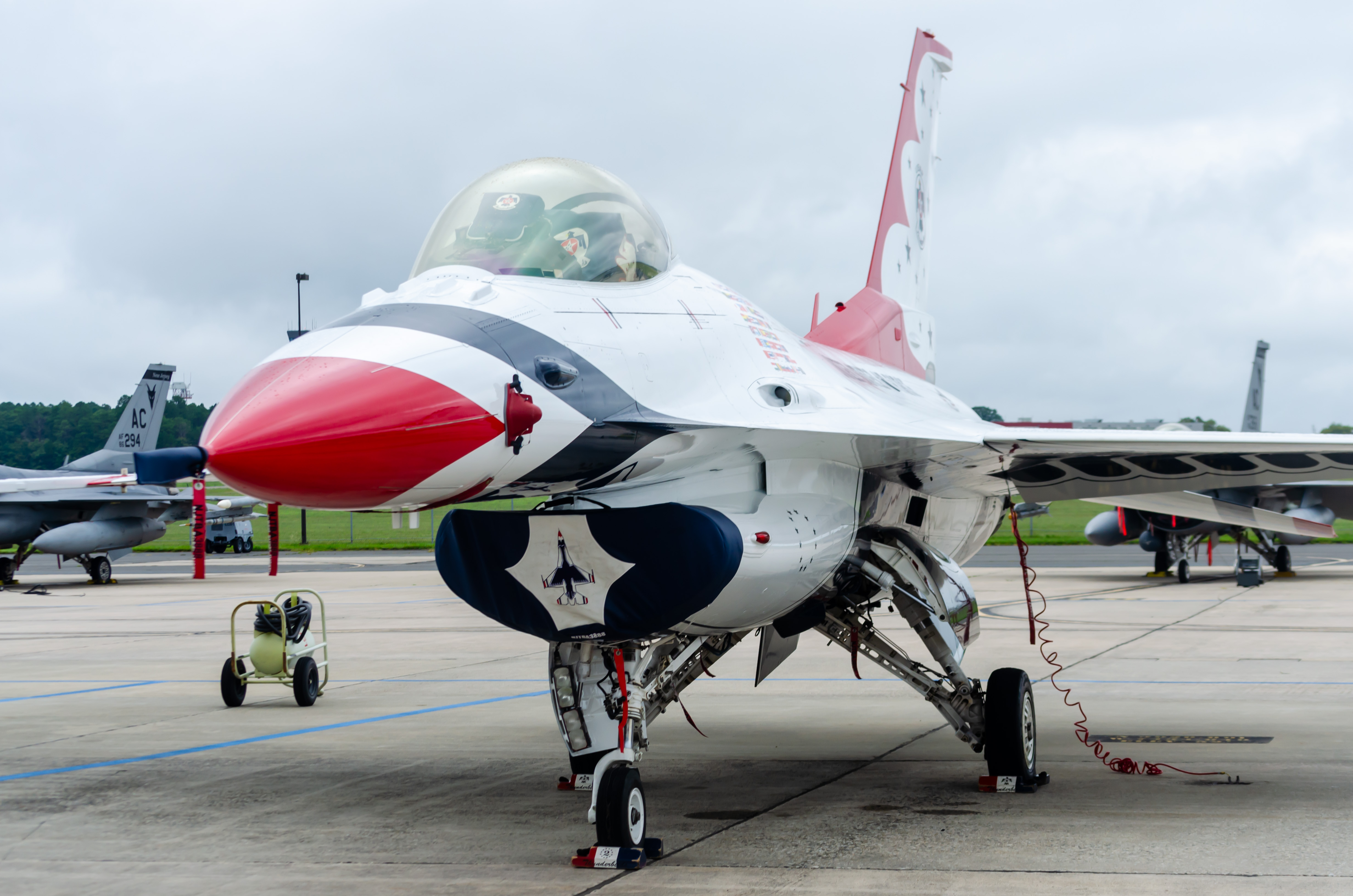 Full size: USAF - United States Air Force General Dynamics F-16 Fighting Falcon 910413 at Atlantic City International Airport