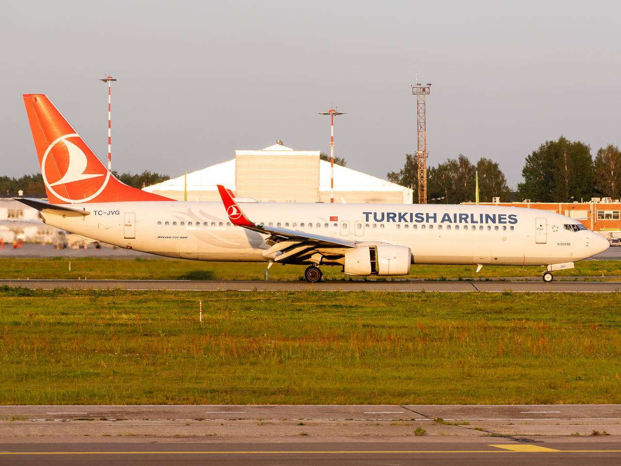 Full size: Turkish Airlines Boeing 737-800 TC-JVG at Riga International Airport