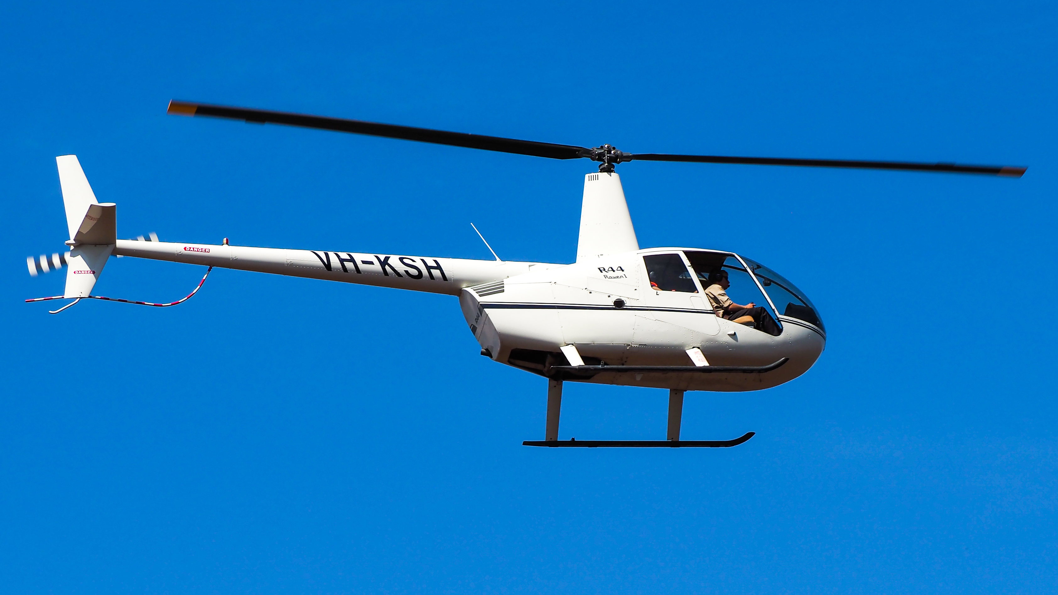 Full size: Wagga Helicopters Pty Ltd Robinson R44 VH-KSH at Smithton Airport
