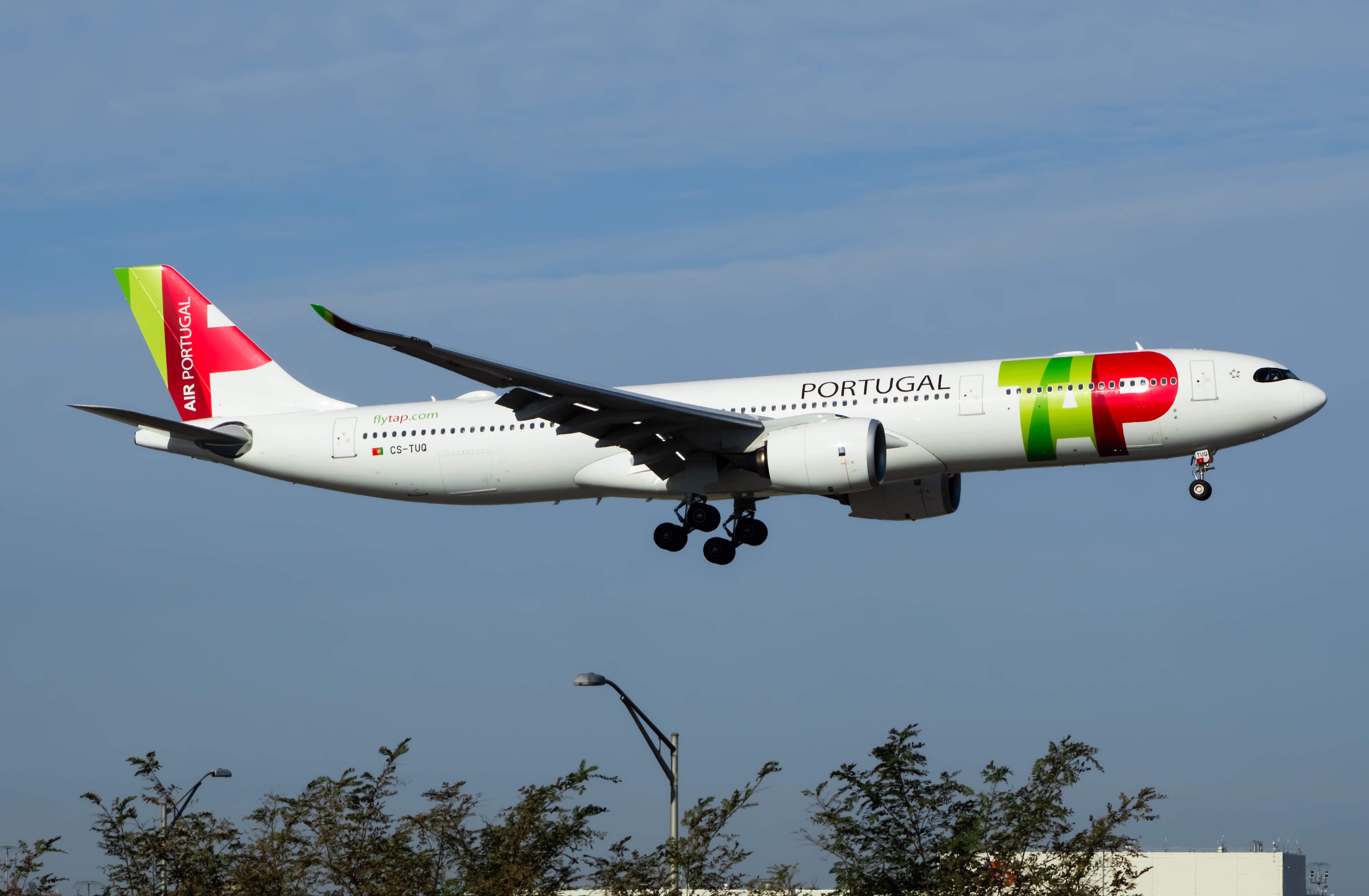 Full size: TAP Air Portugal Airbus A330-900 CS-TUQ at Newark Liberty International Airport