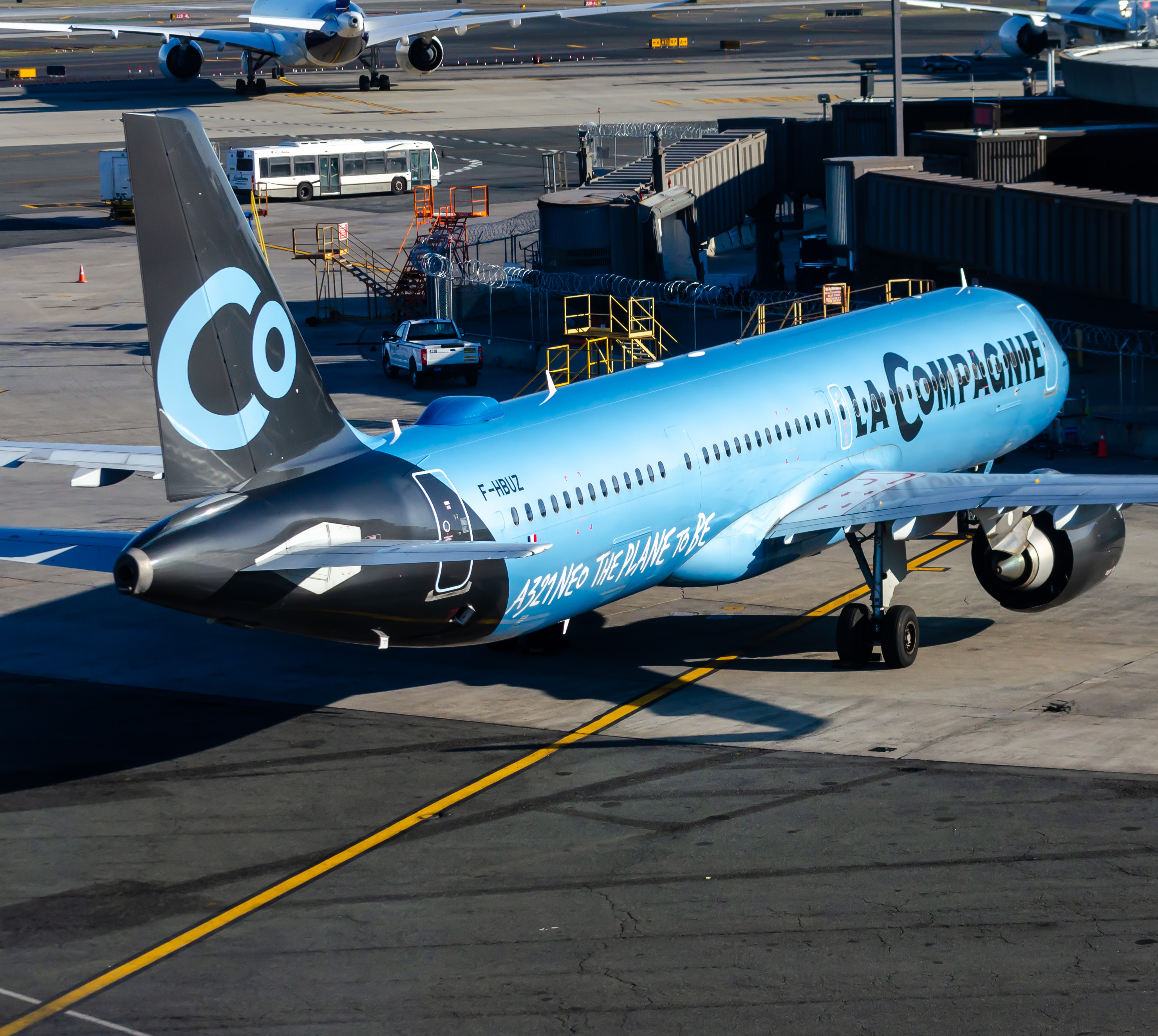 Full size: La Compagnie Airbus A321NEO F-HBUZ  at Newark Liberty International Airport