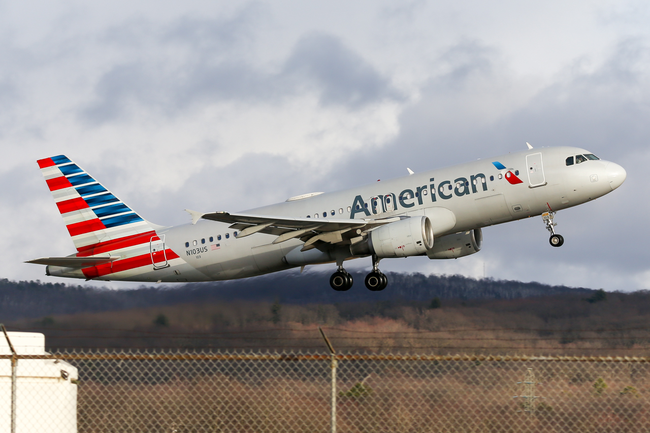 Full size: American Airlines Airbus A320 N103US at Avoca Wilkes-Barre/Scranton International Airport