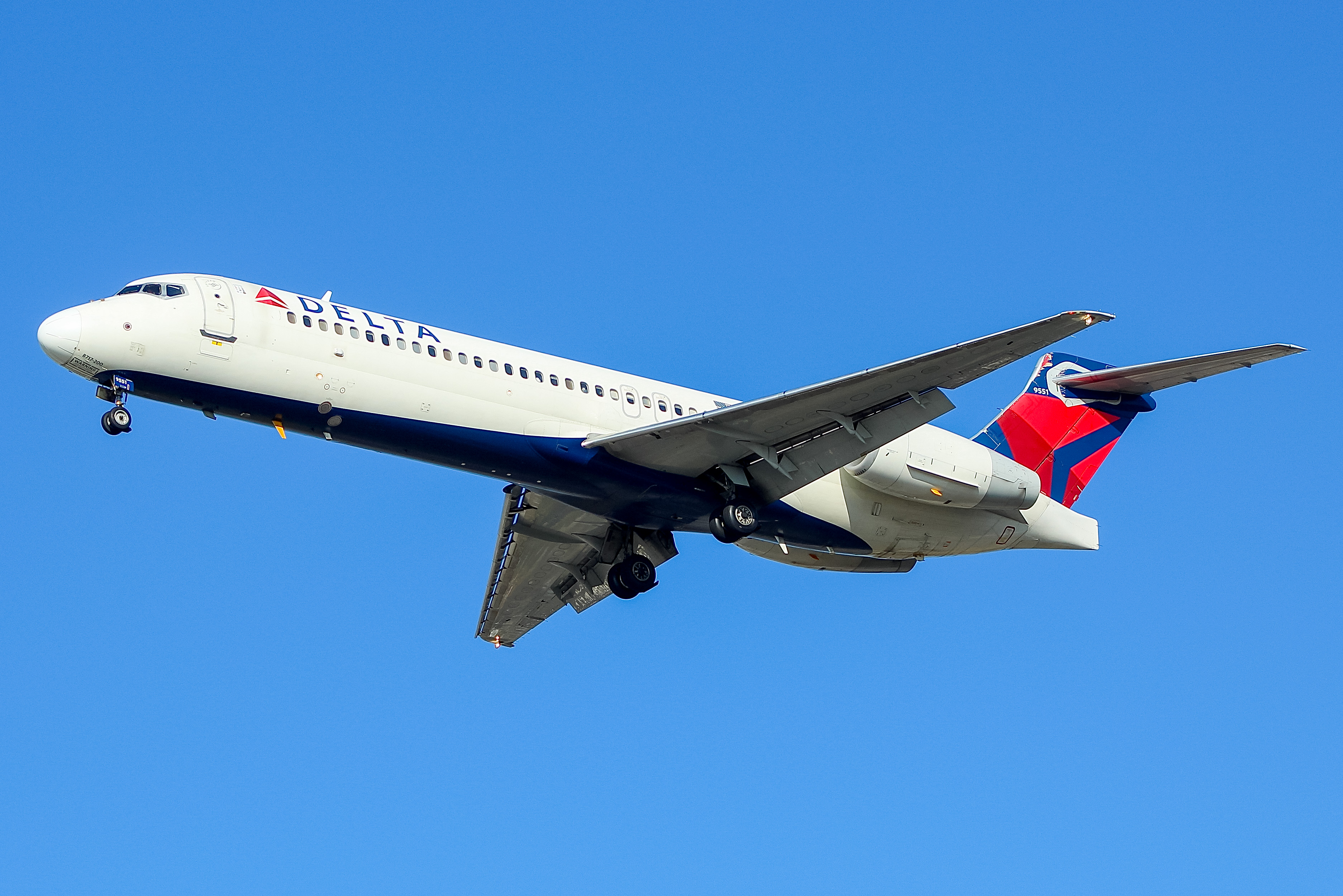 Full size: Delta Airlines Boeing 717-200 N891AT at General Mitchell International Airport