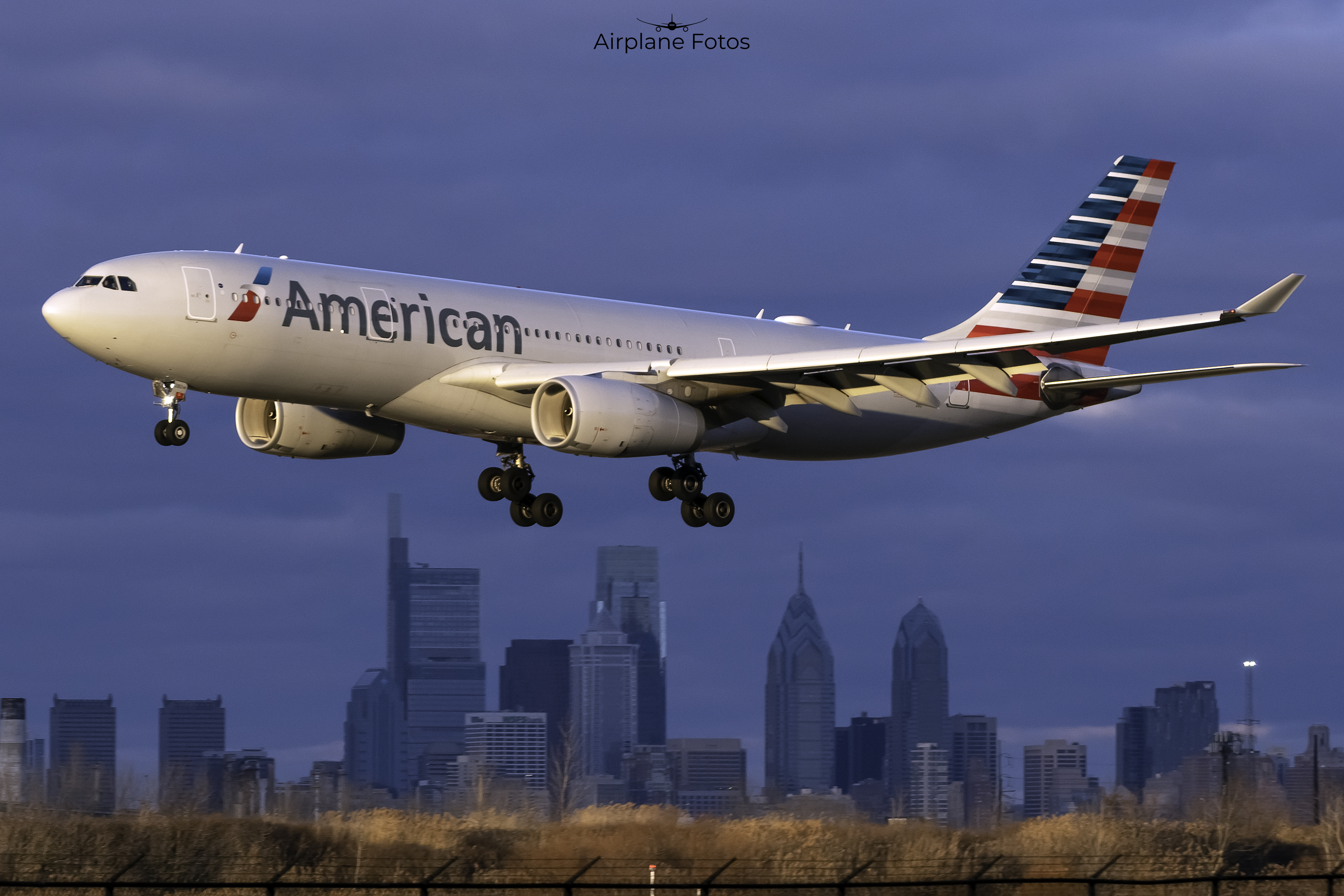 Full size: American Airlines Airbus A330-200 N280AY at Philadelphia International Airport