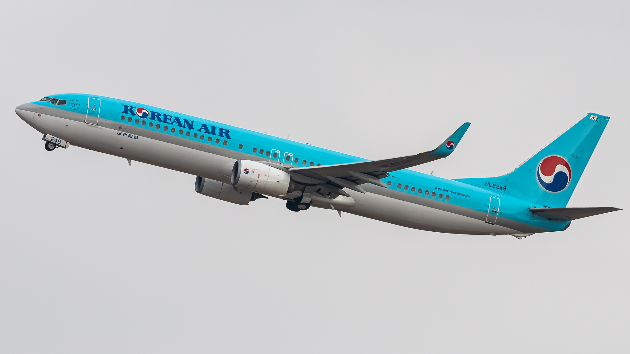 Full size: Korean Air Boeing 737-9B5(ER) HL8249 at Seoul-Incheon International Airport
